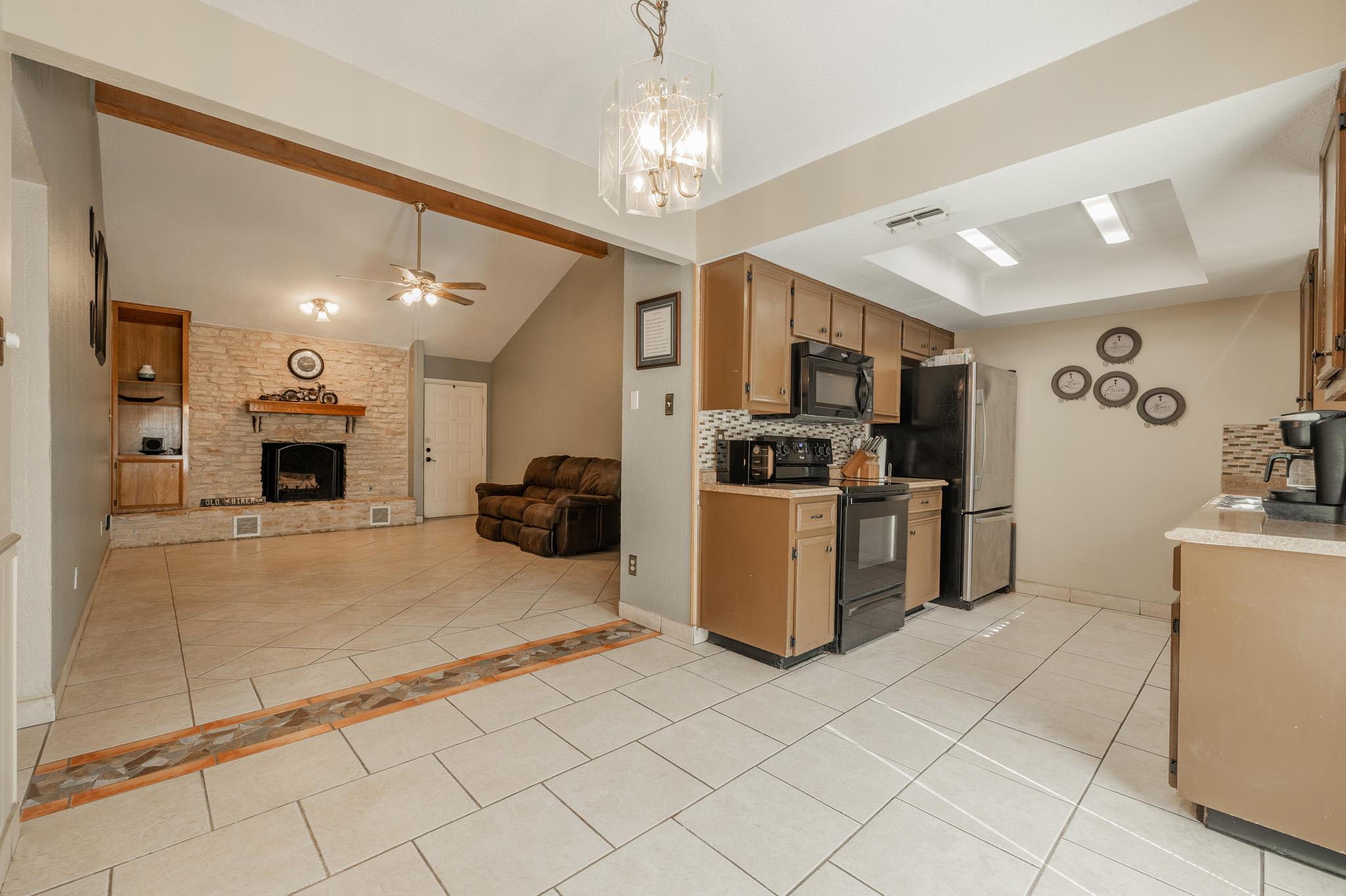 1713 Parkside CIR — photo 5