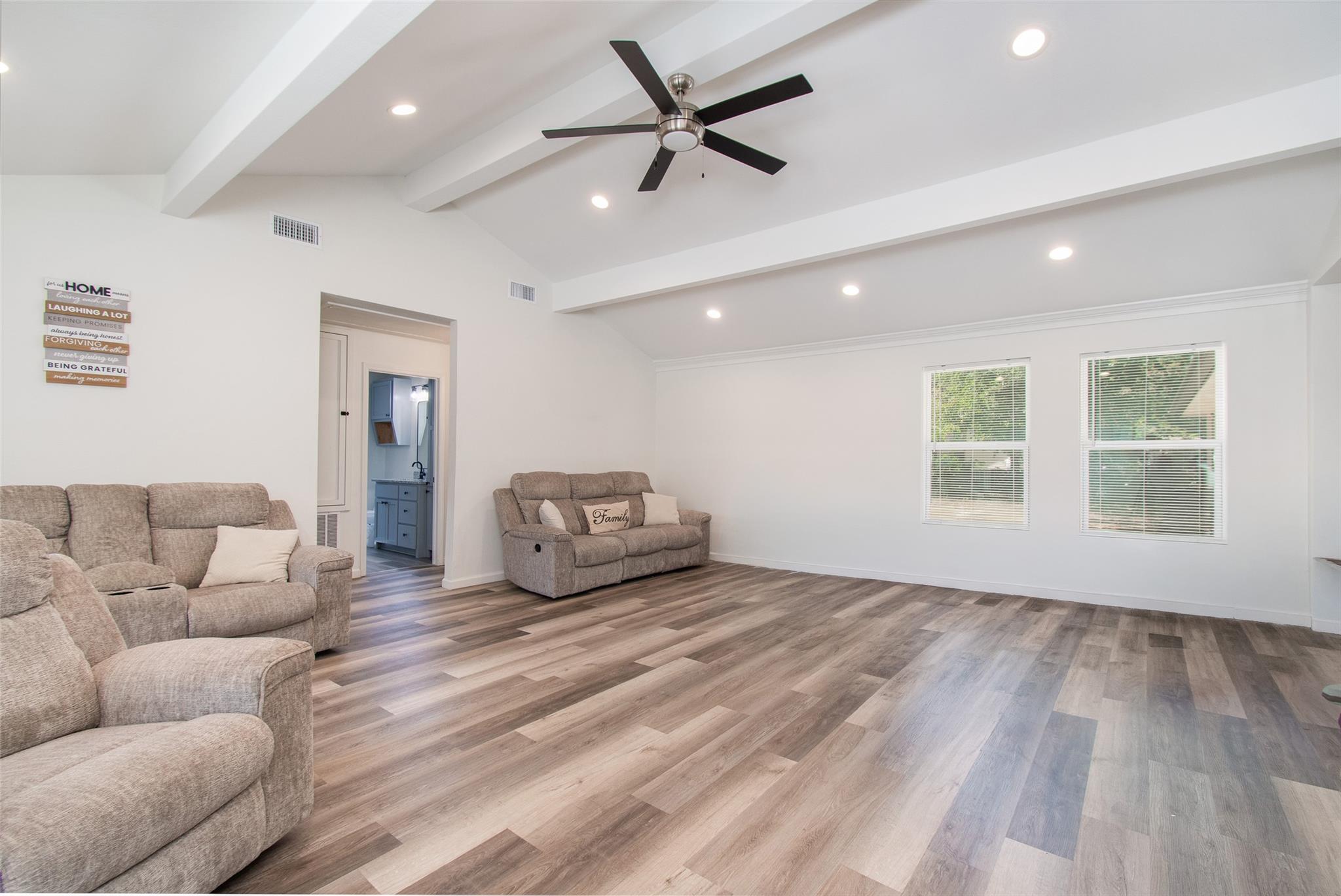 1704 Hoover Ave — photo 3