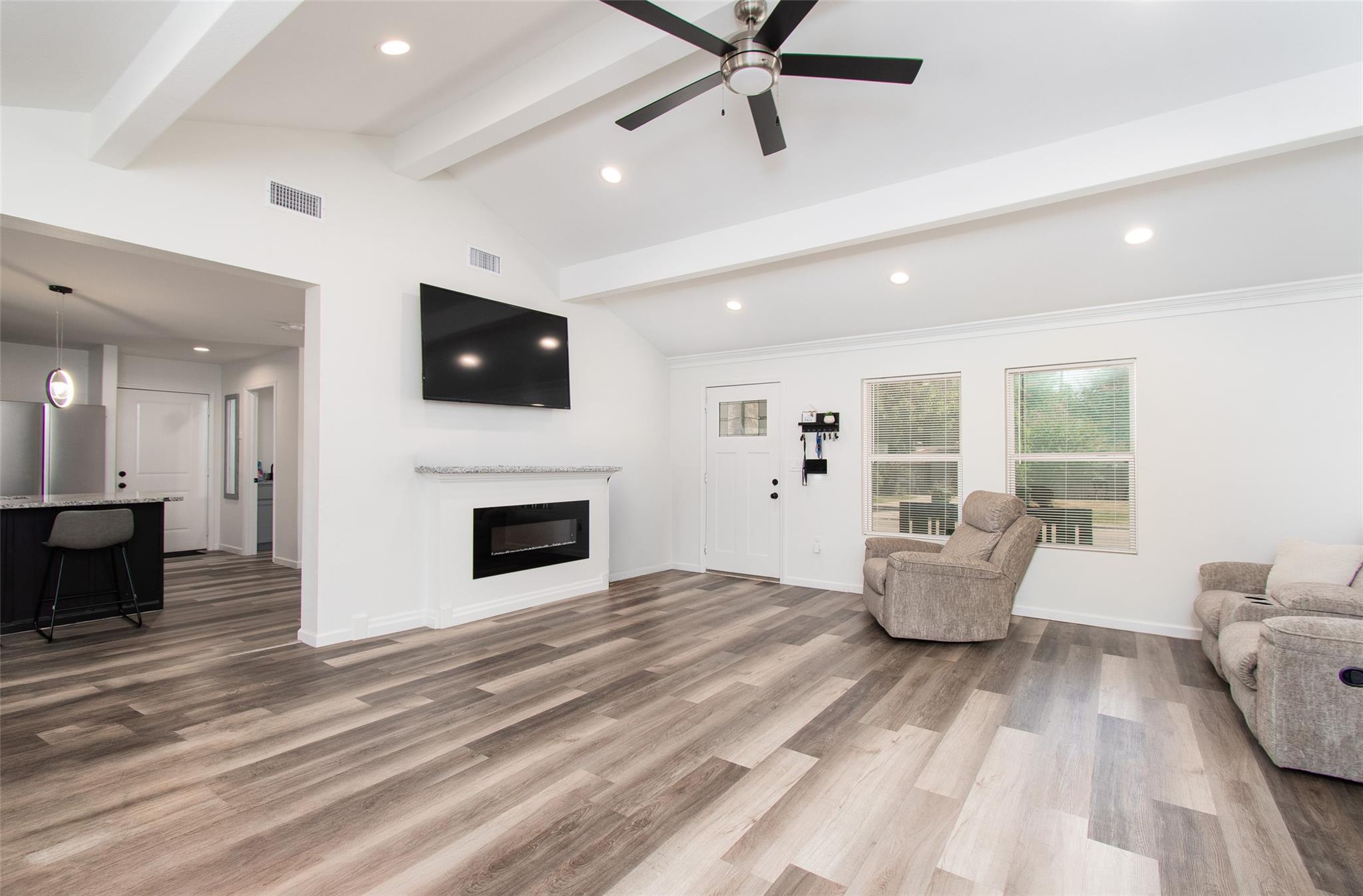 1704 Hoover Ave — photo 5