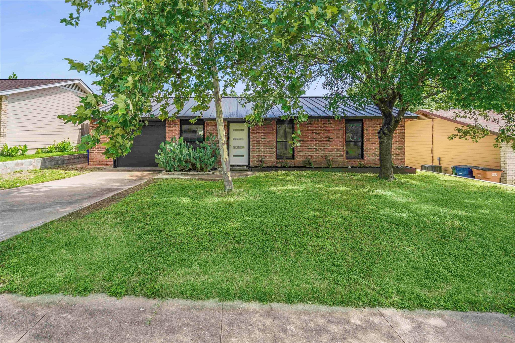 1102 Warrington DR
