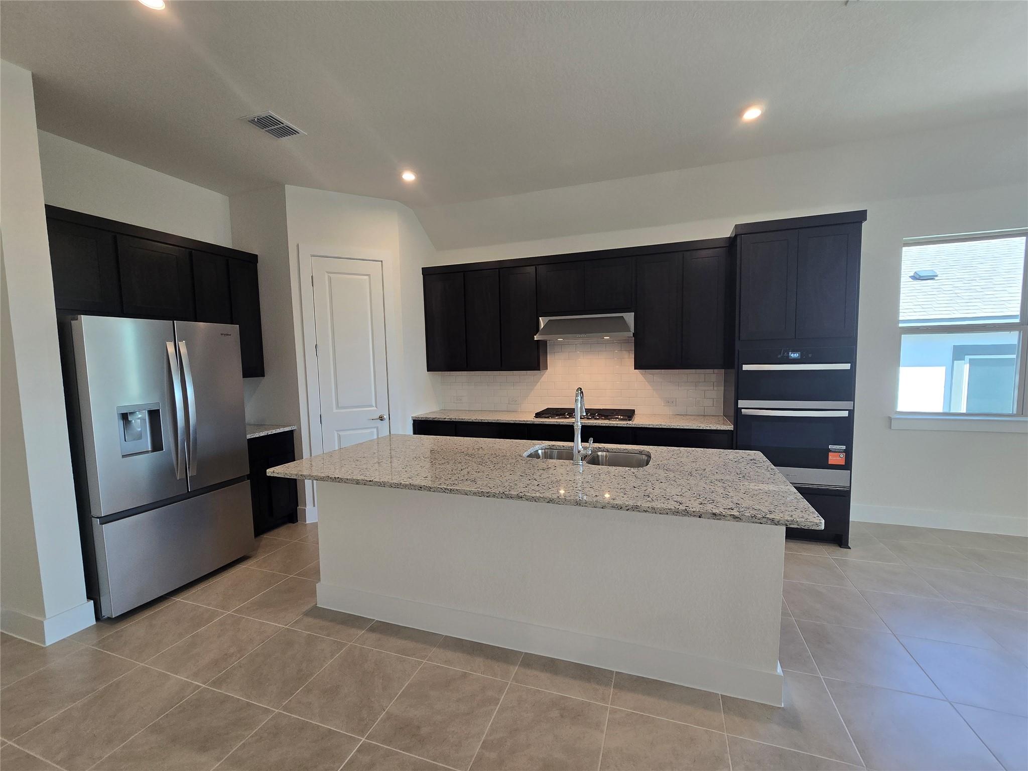 8512 Red Bottle Brush RD — photo 3