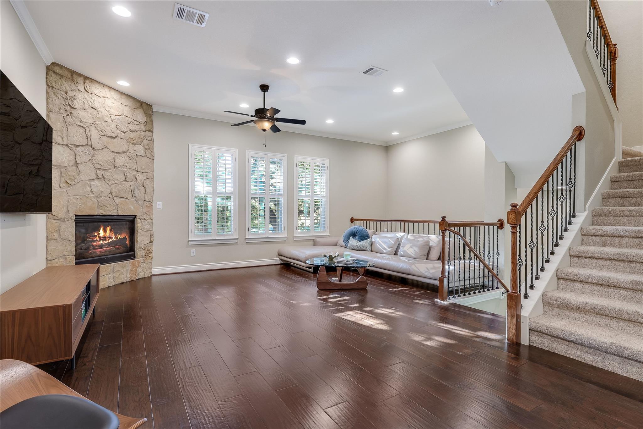 1036 Highknoll LN — photo 4
