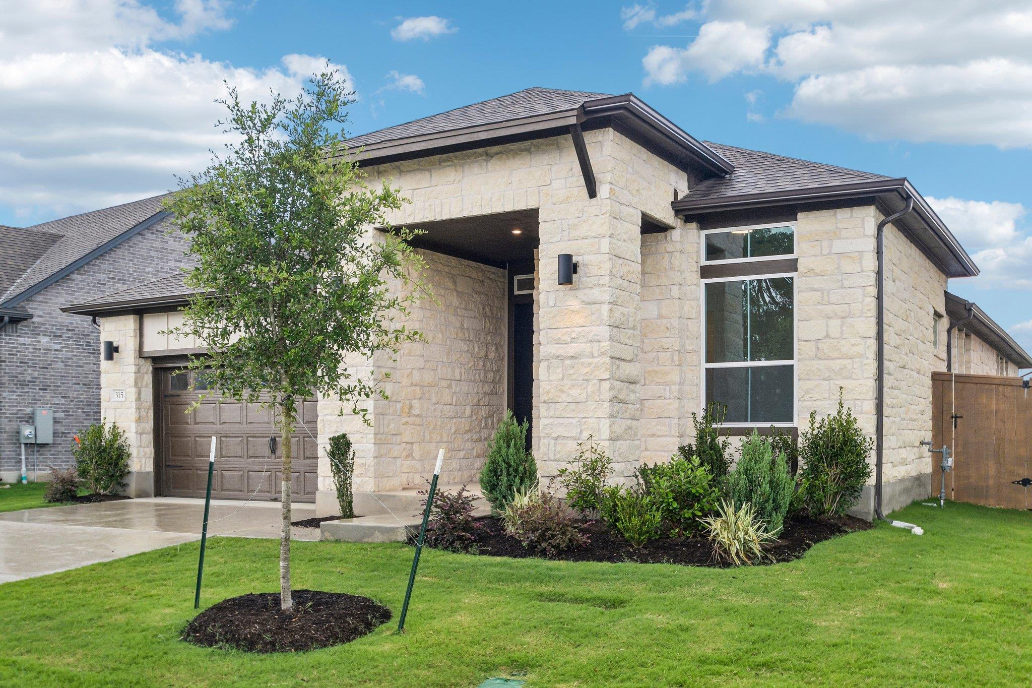 315 San Saba DR — photo 3
