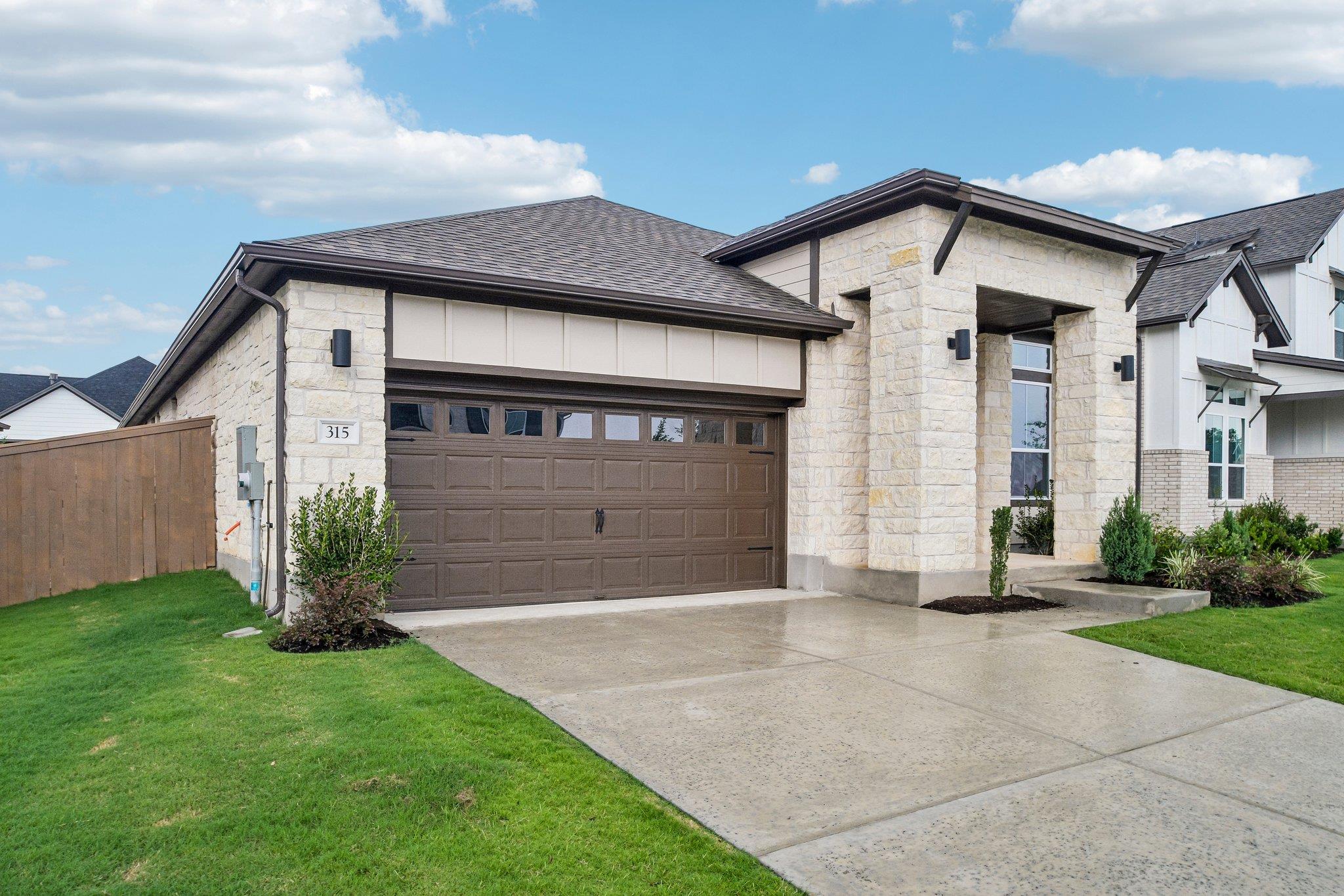 315 San Saba DR — photo 4