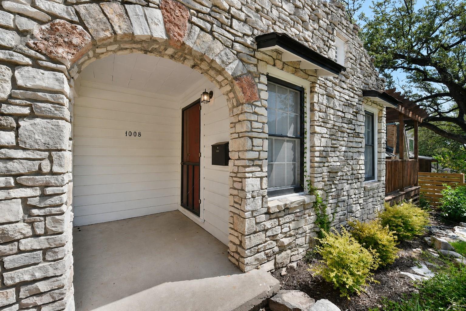 1008 Milam PL — photo 3