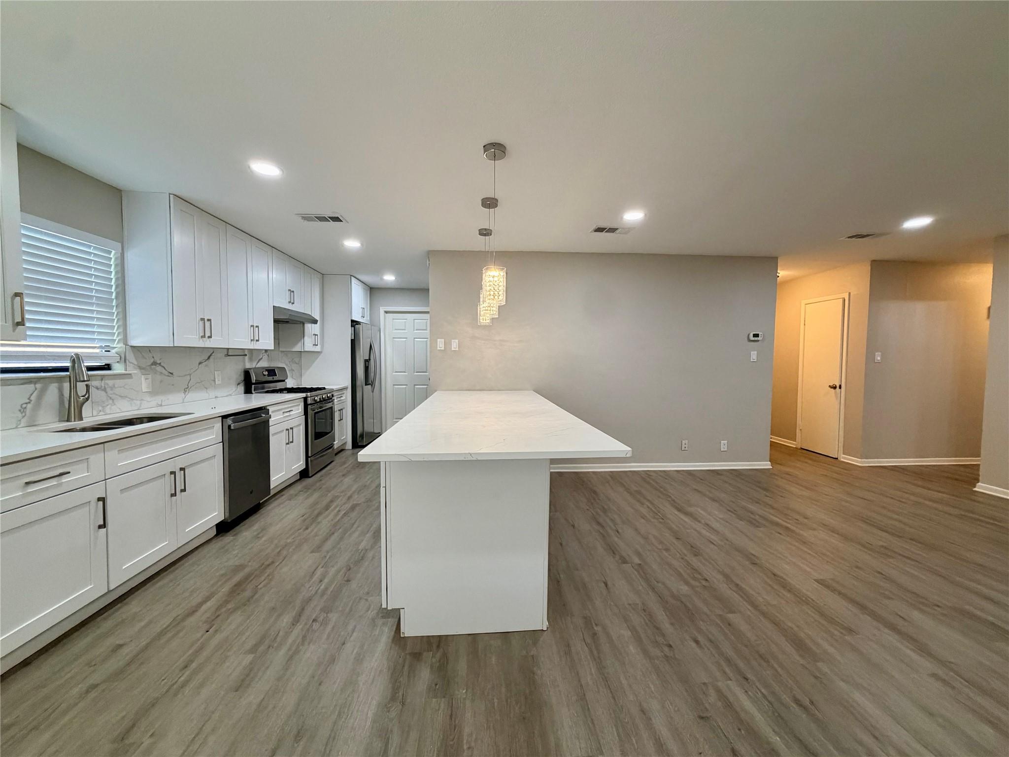 1403 Long Branch DR — photo 3