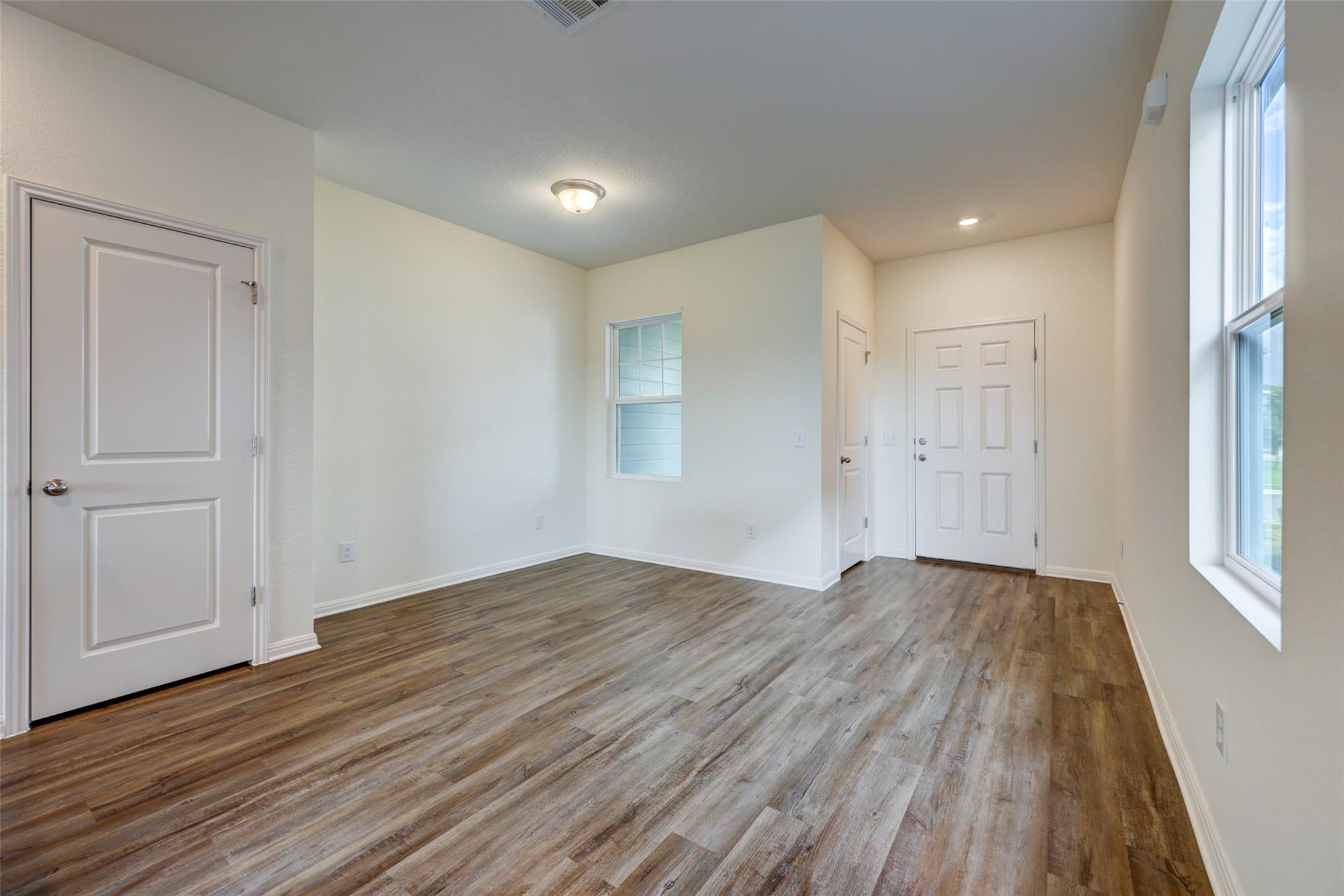 210 Seneca LOOP — photo 4