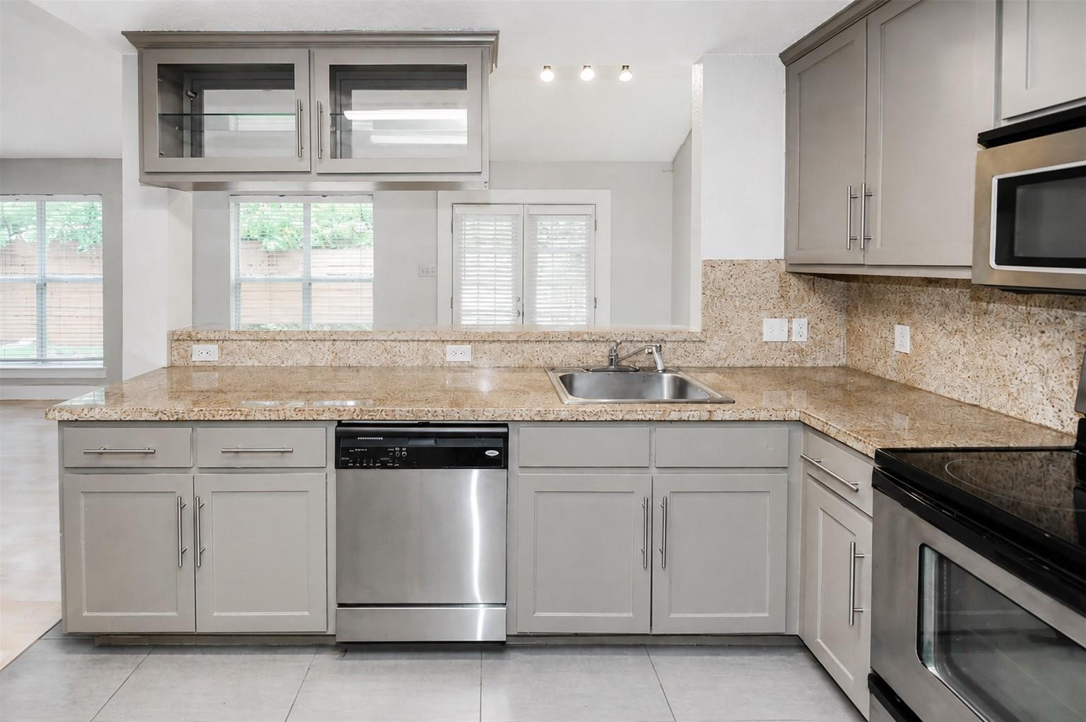 1302 Danbury SQ #A — photo 4