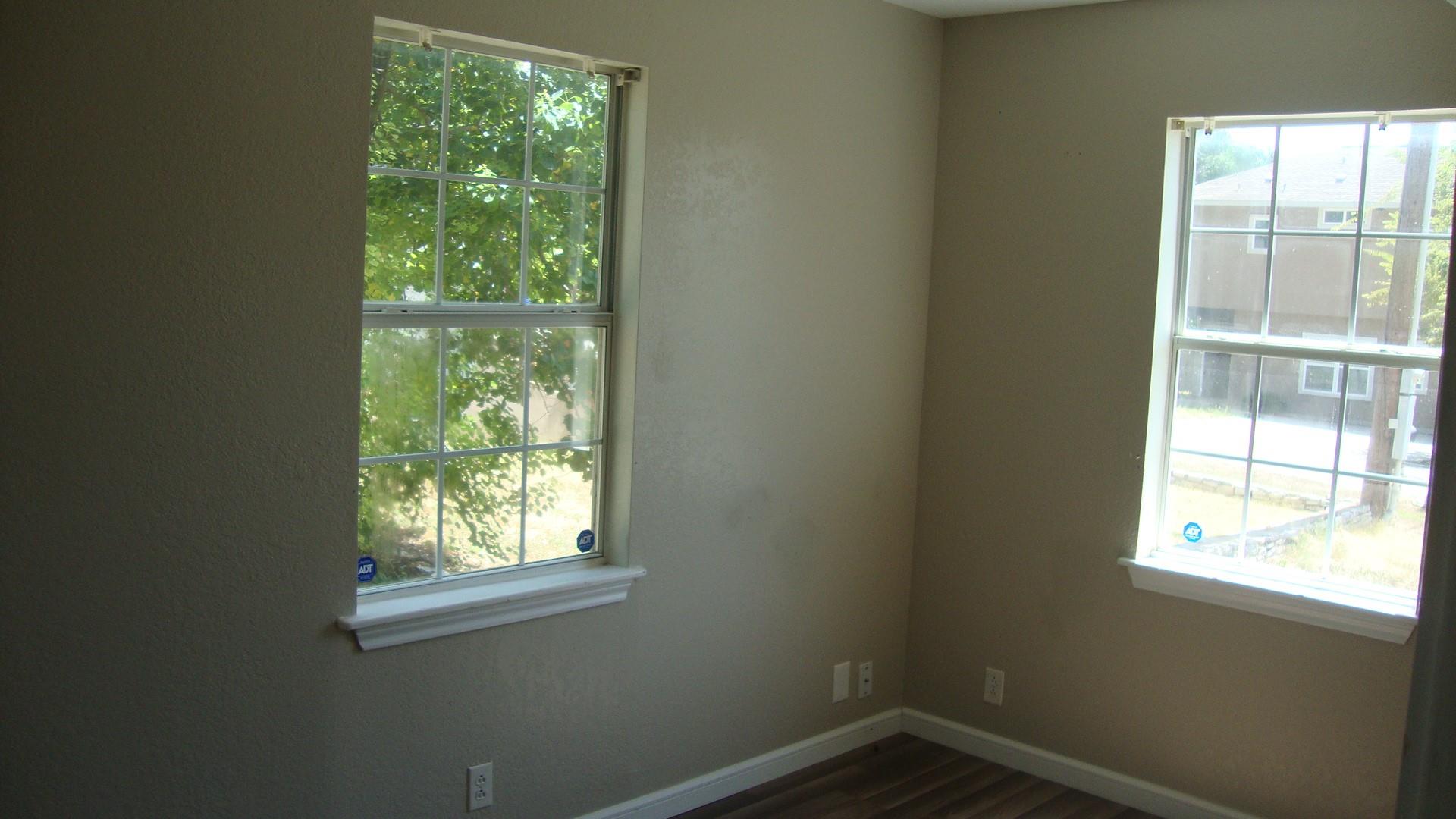 11004 Elm ST — photo 4
