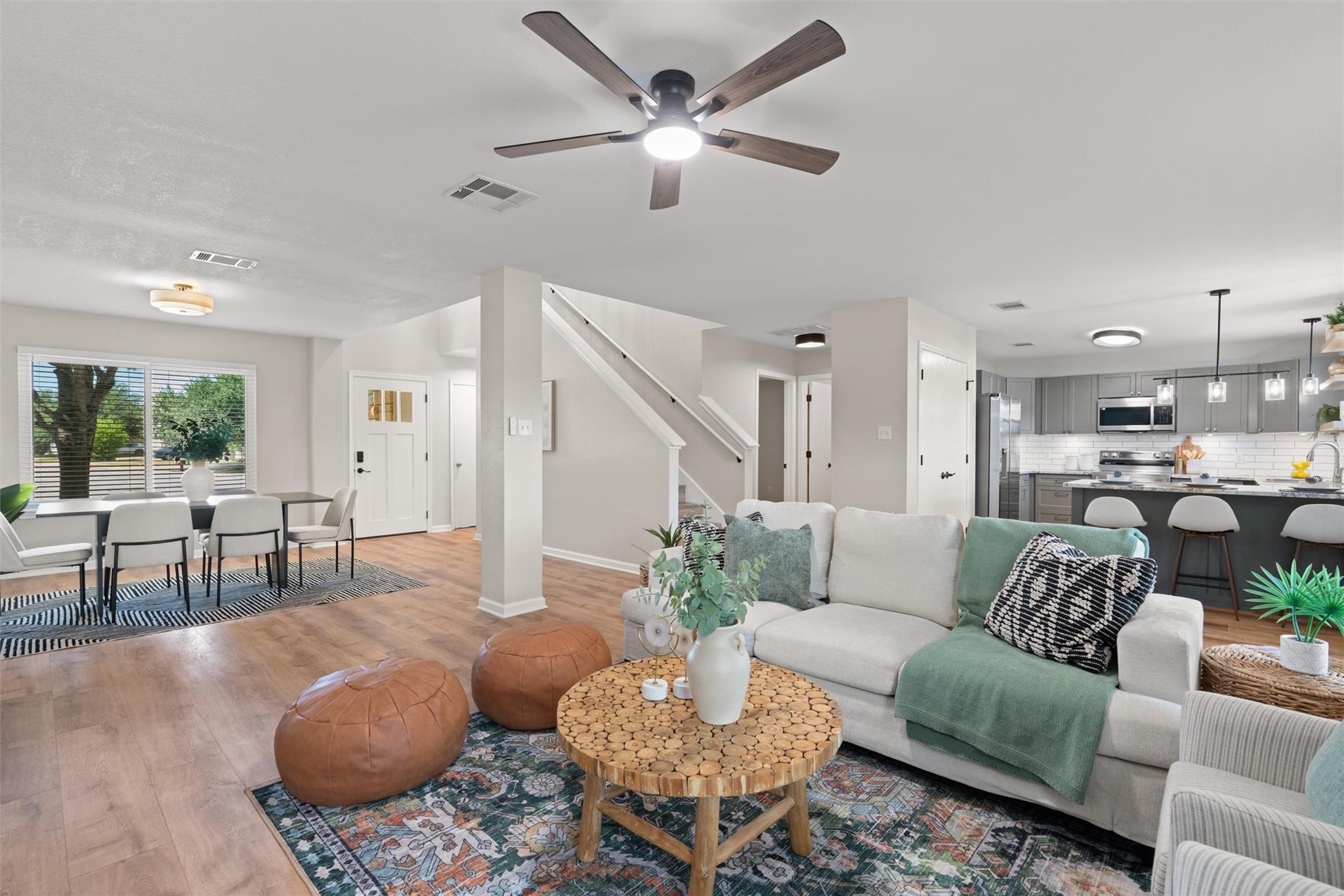 724 Lavaca LOOP