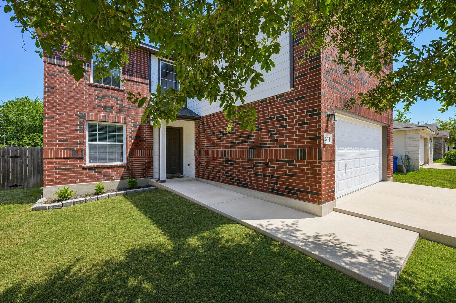 304 Wegstrom ST — photo 3
