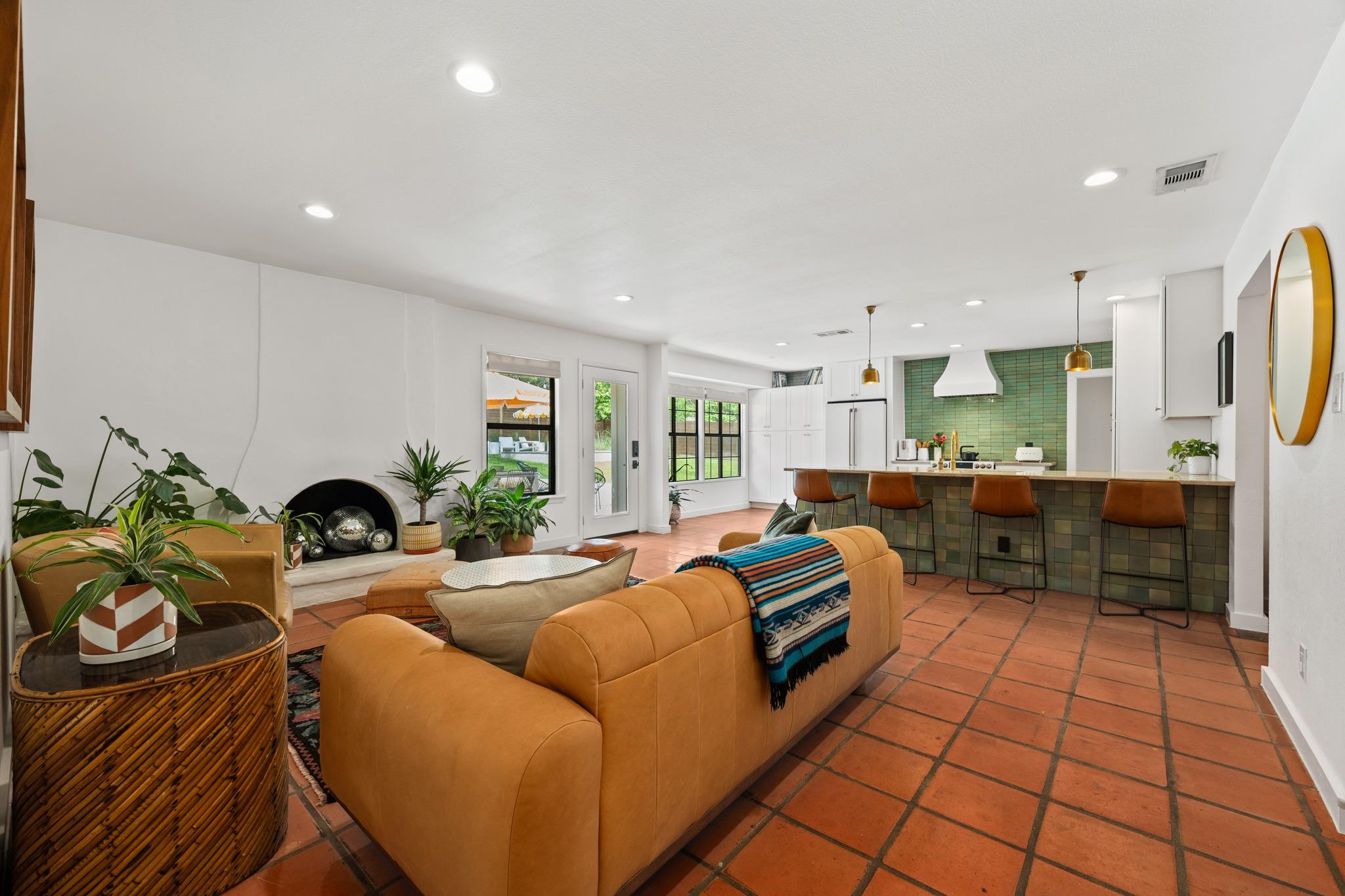 6206 Highland Hills DR — photo 3