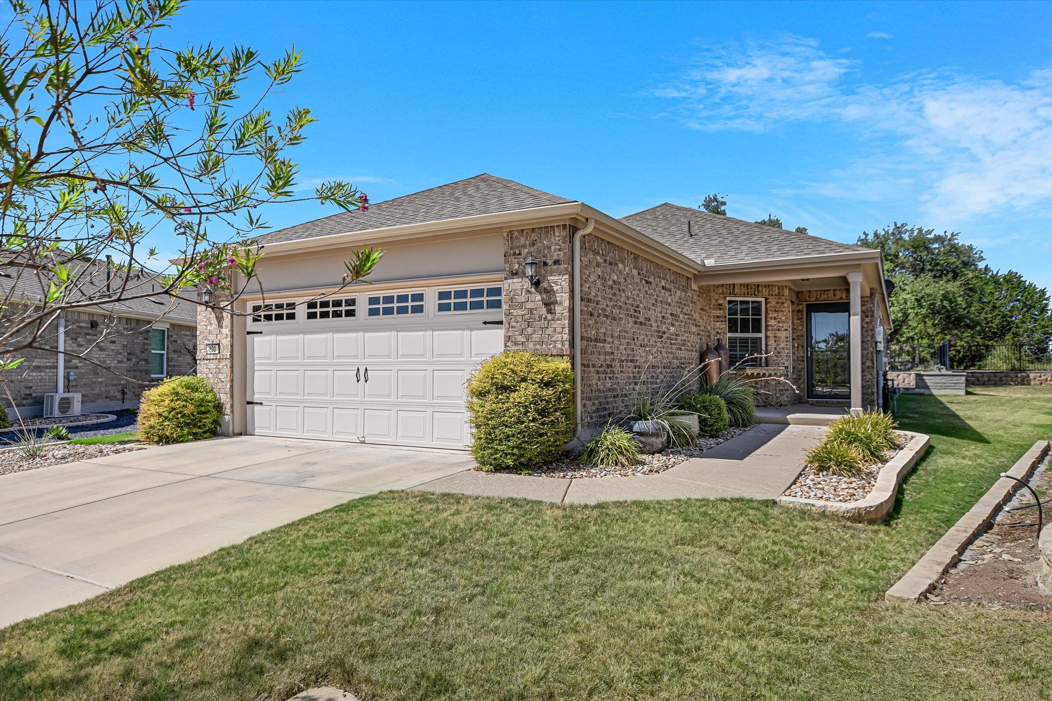 200 Comal LN