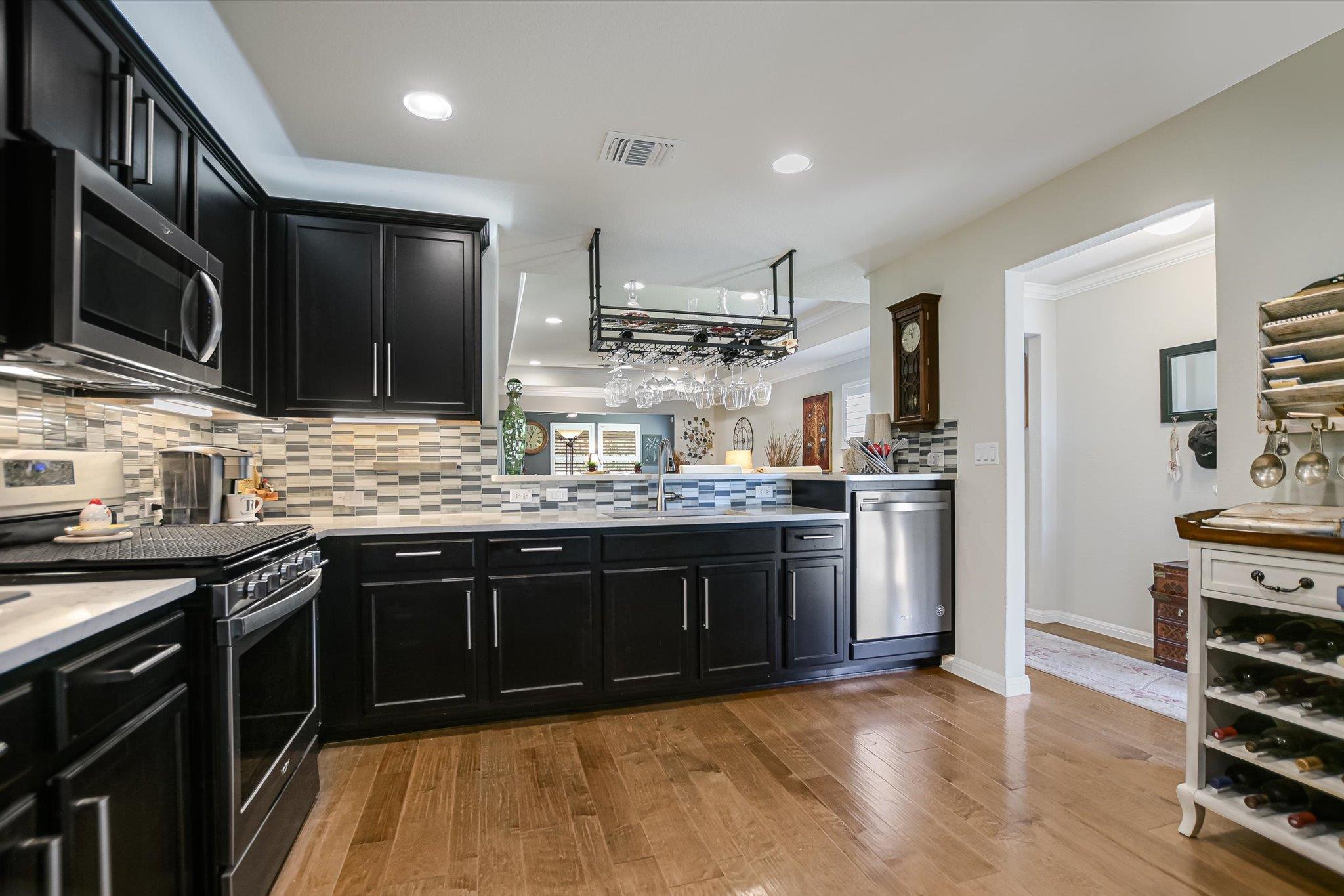 200 Comal LN — photo 3