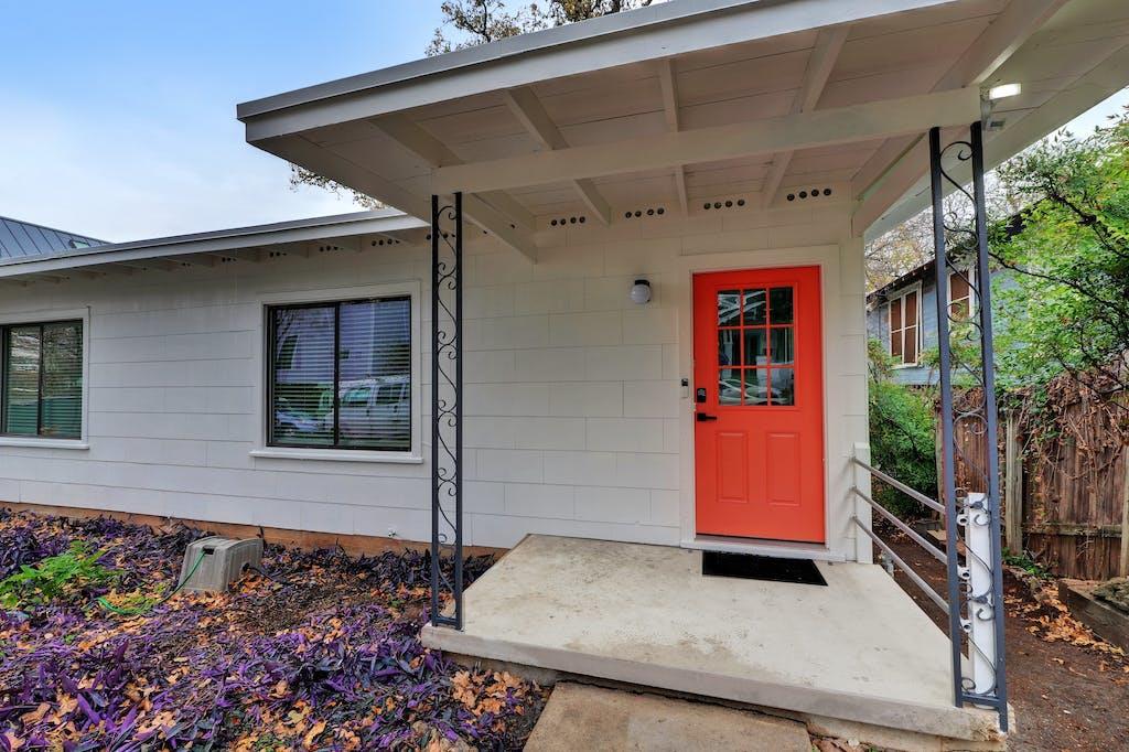 614 Highland Ave — photo 3