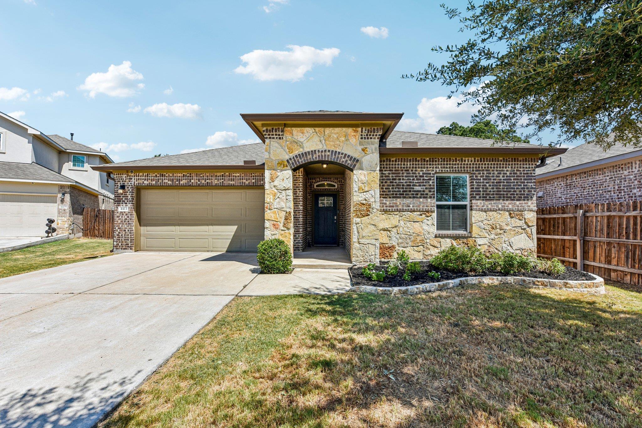 4413 Lobo Landing LN