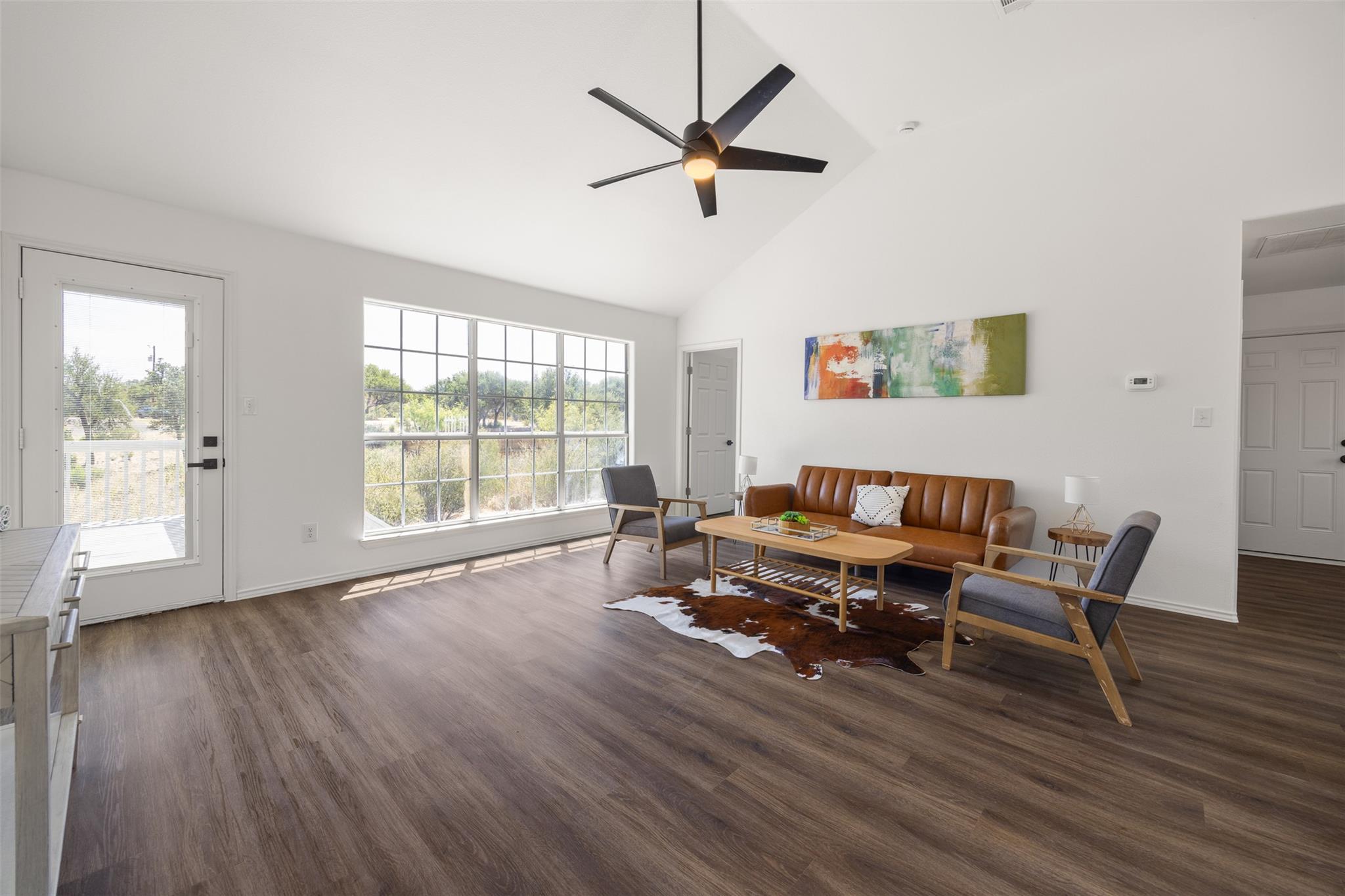 501 Royal CT — photo 4