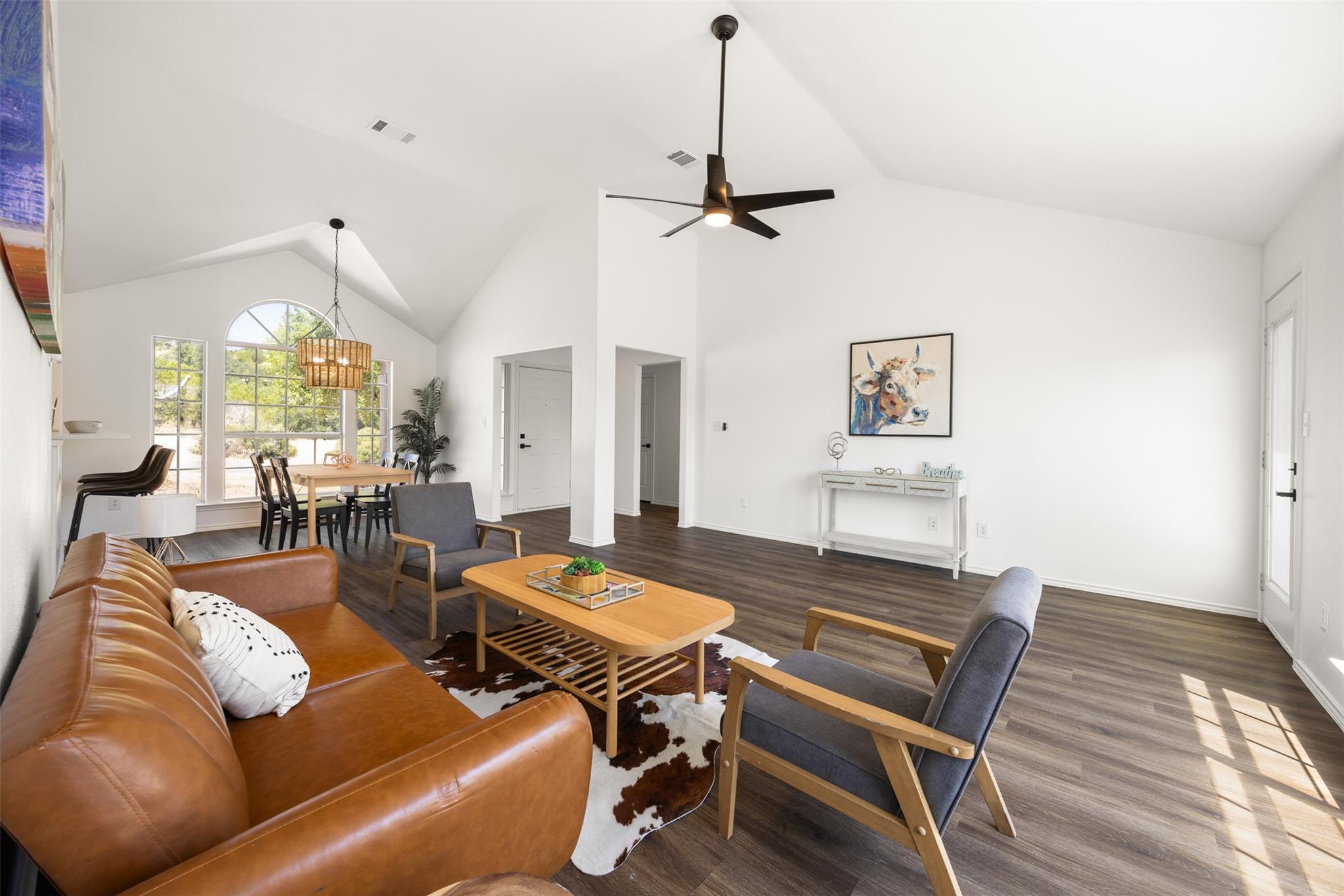 501 Royal CT — photo 3