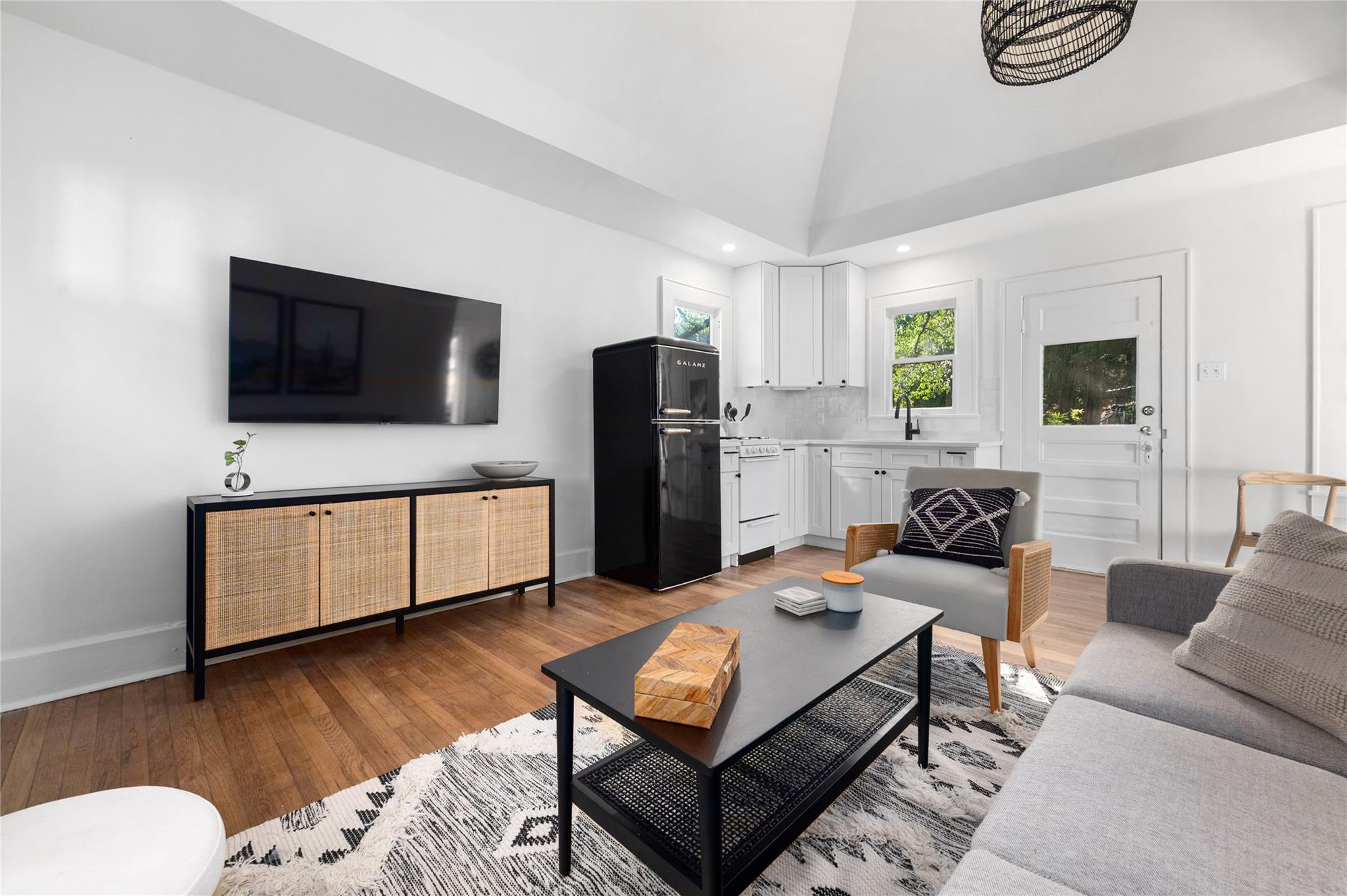 1507 Drake Ave #B — photo 3
