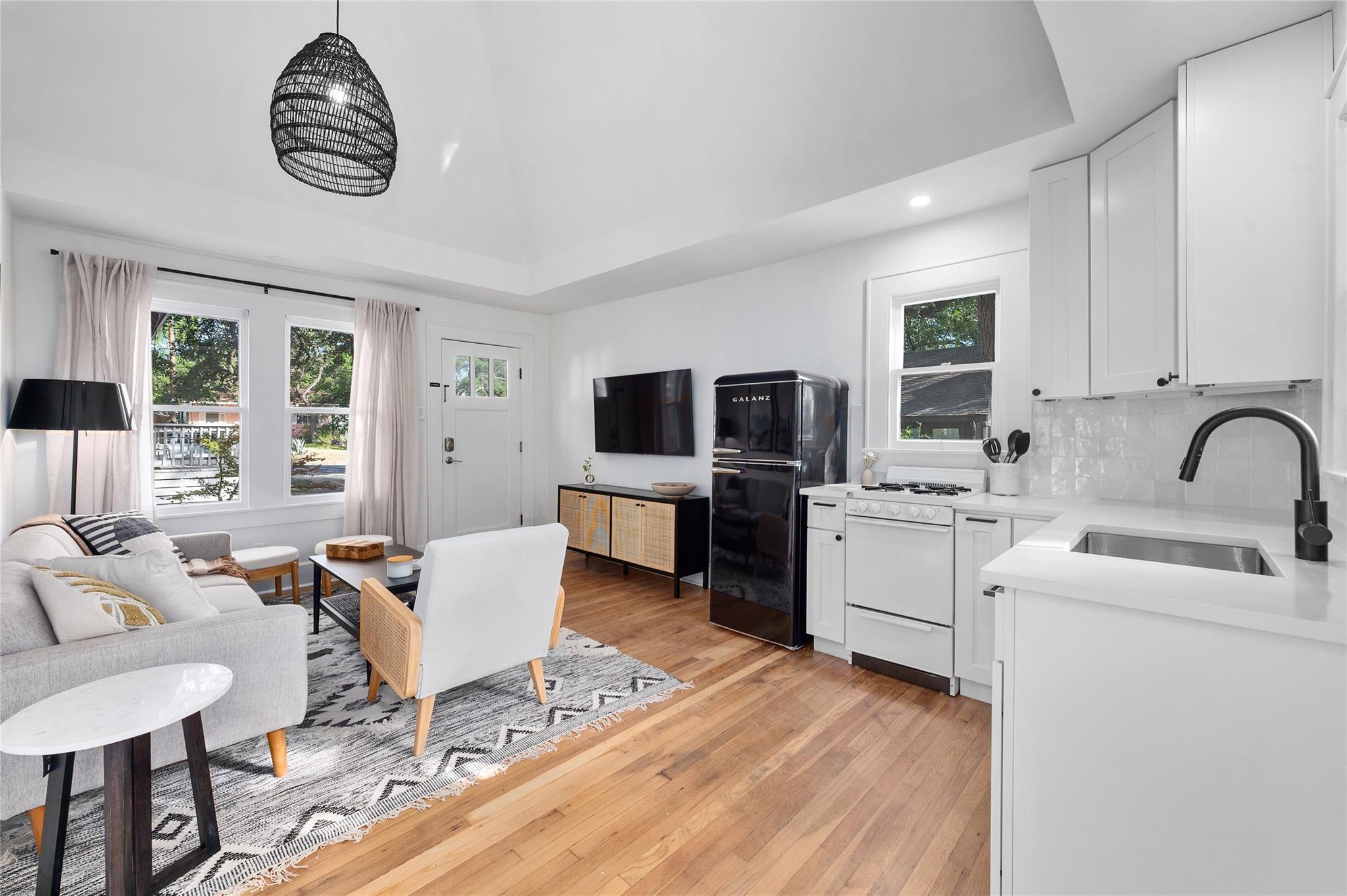 1507 Drake Ave #B — photo 4