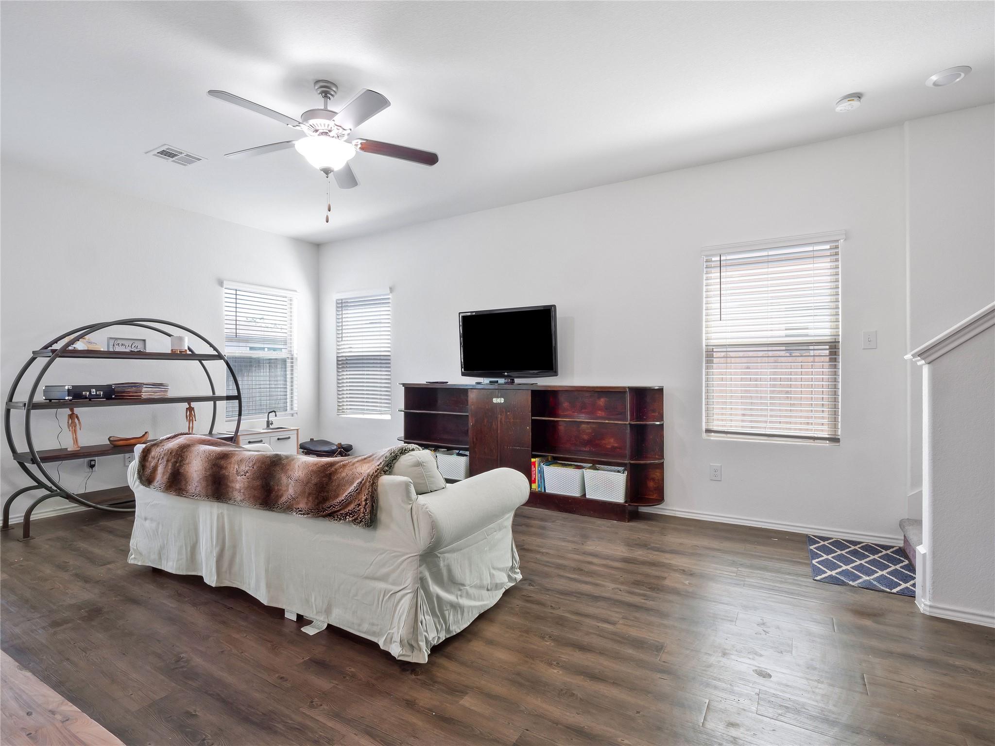 109 Comet DR — photo 3