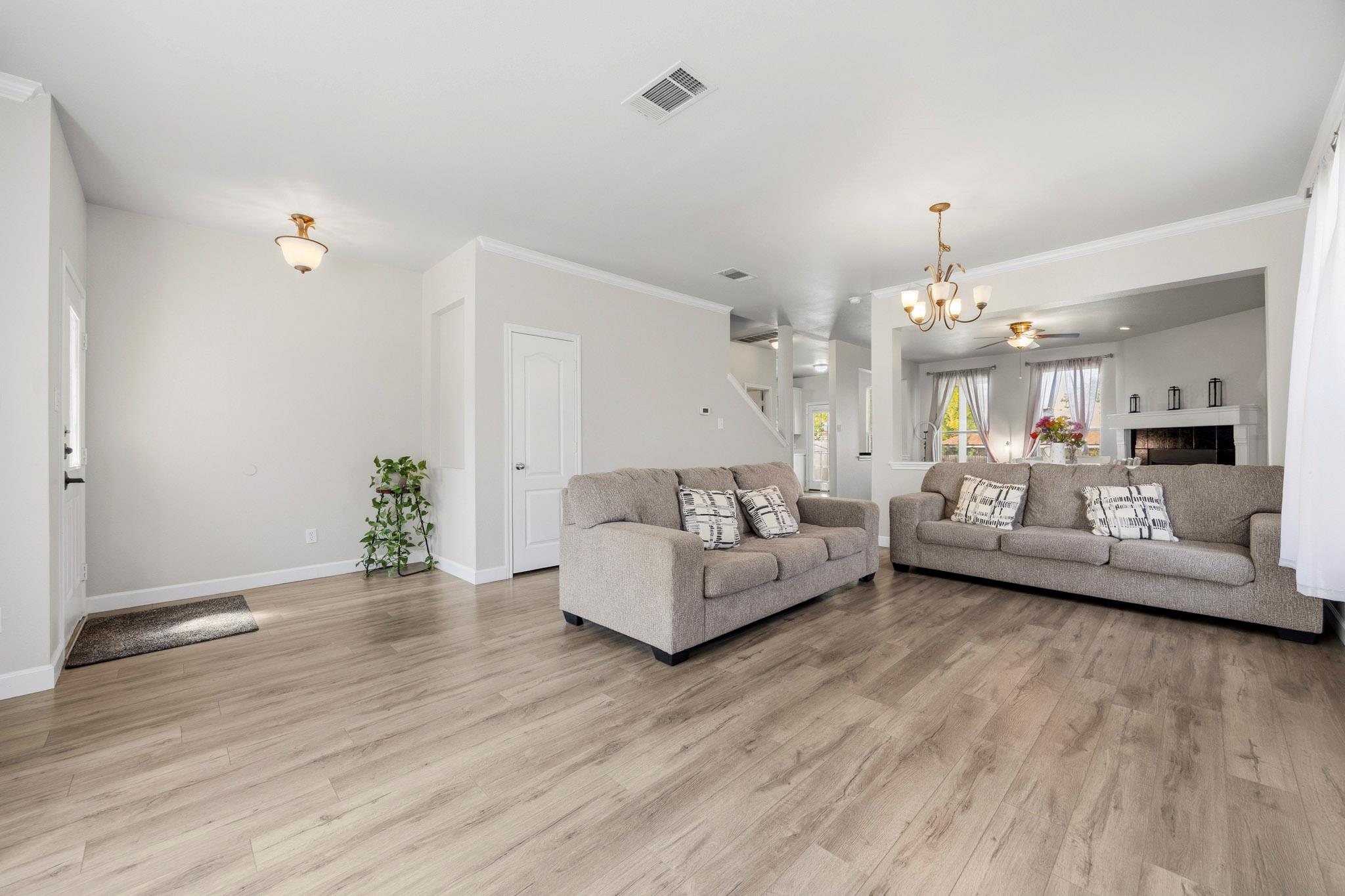 111 Brazos LN — photo 4