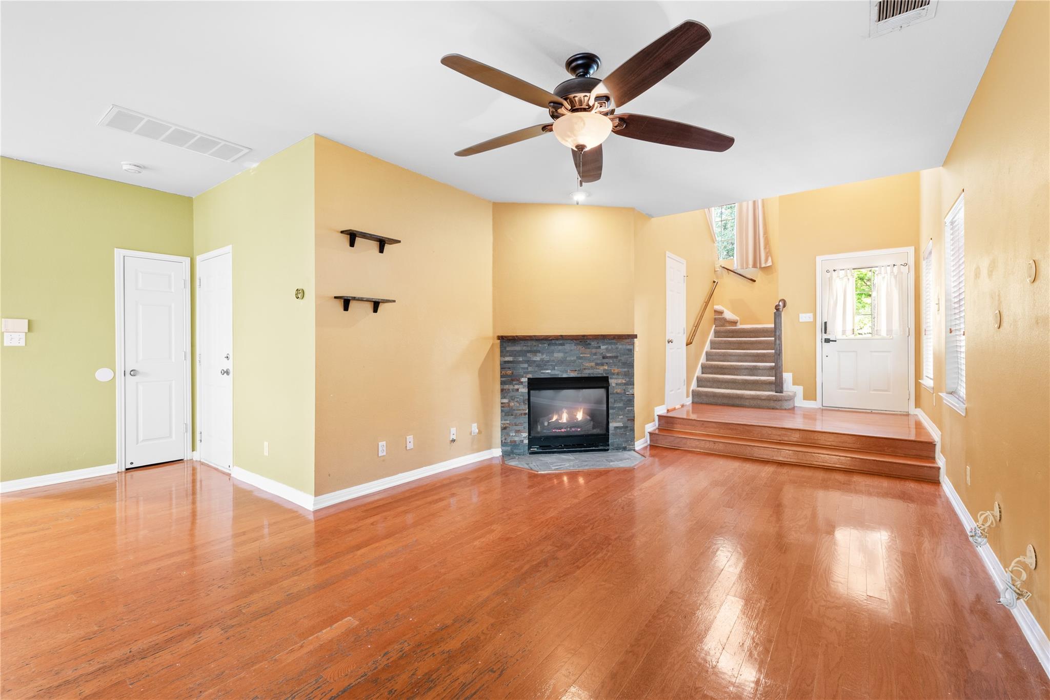 1011 Brodie ST #6 — photo 3