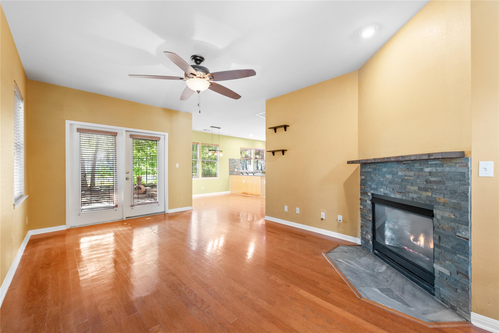 1011 Brodie ST #6 — photo 4