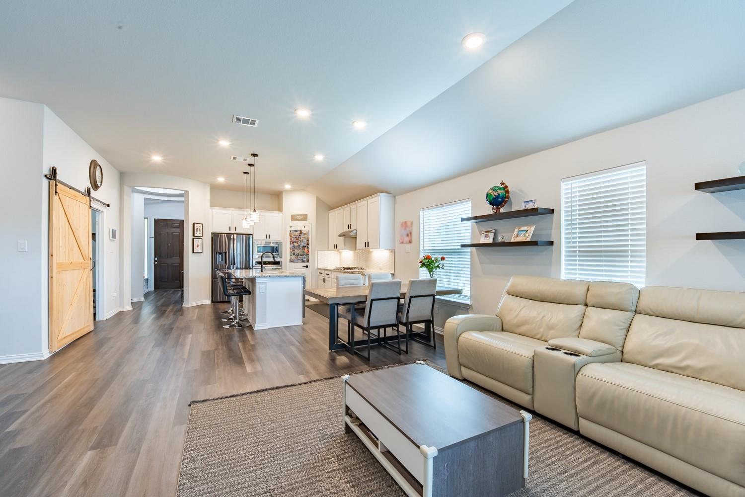 402 Pulitzer DR — photo 4