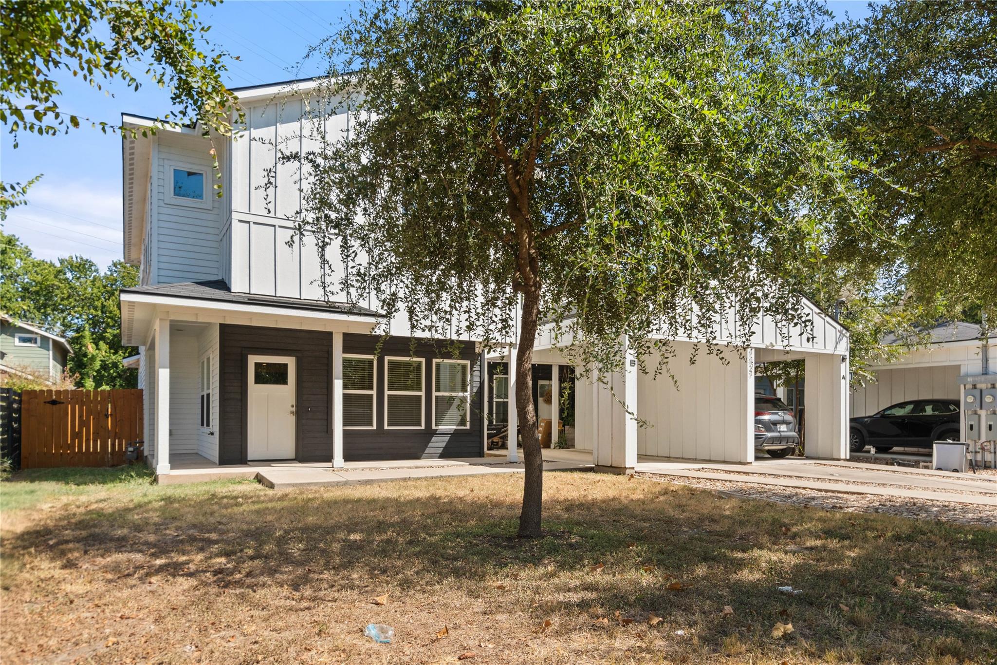 1121 Walton LN