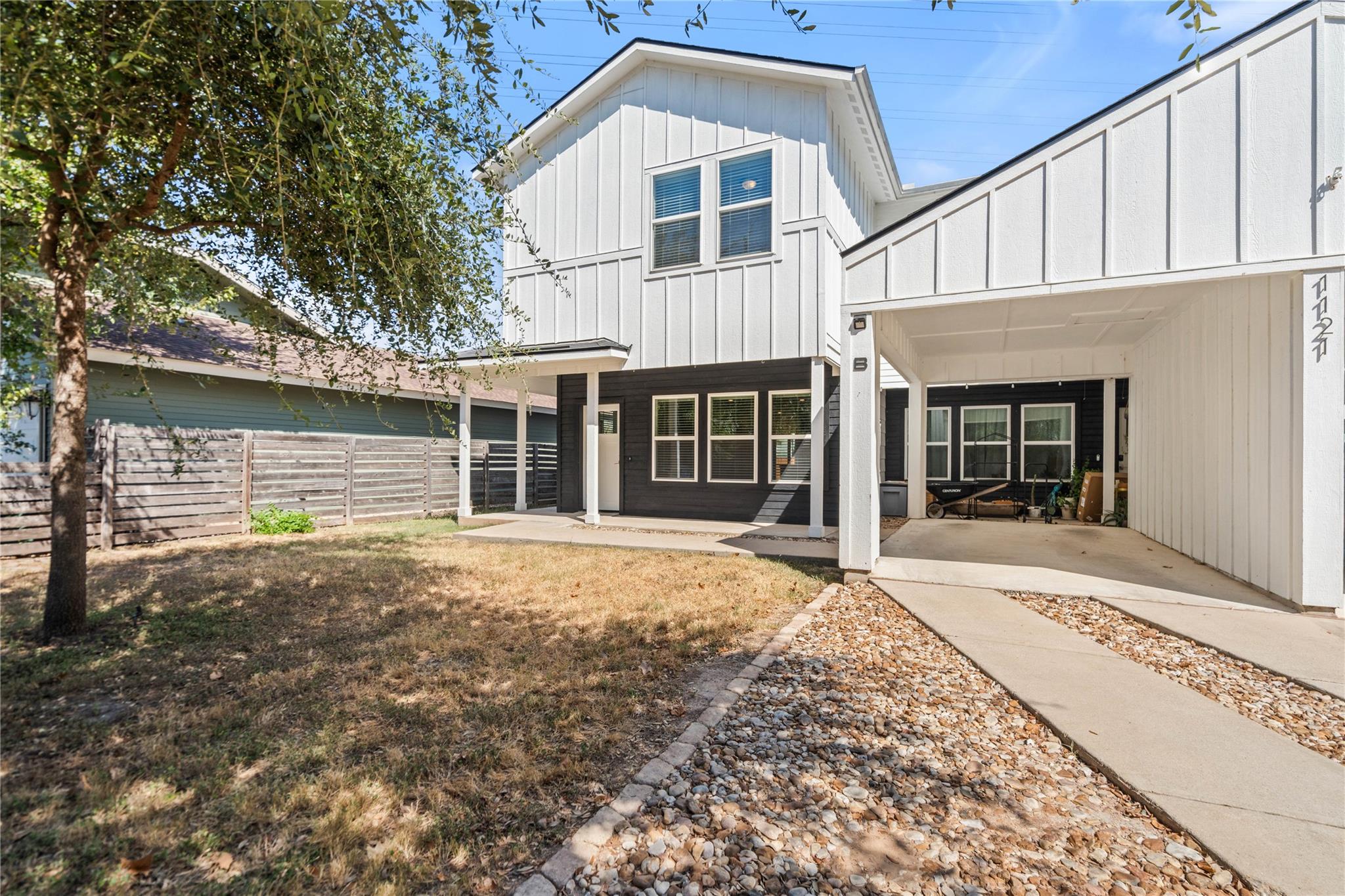 1121 Walton LN #B — photo 3