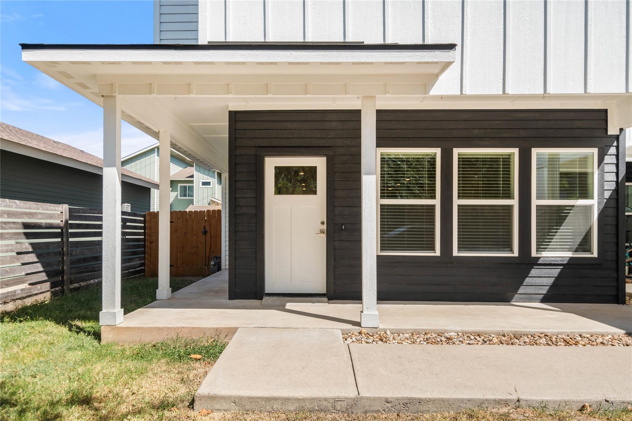 1121 Walton LN #B — photo 4