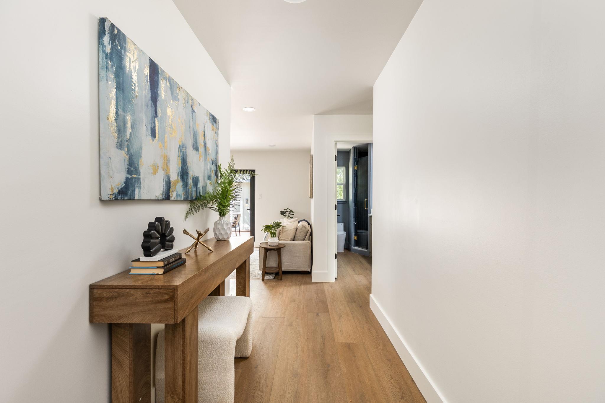 2112 Vanderbilt LN — photo 3