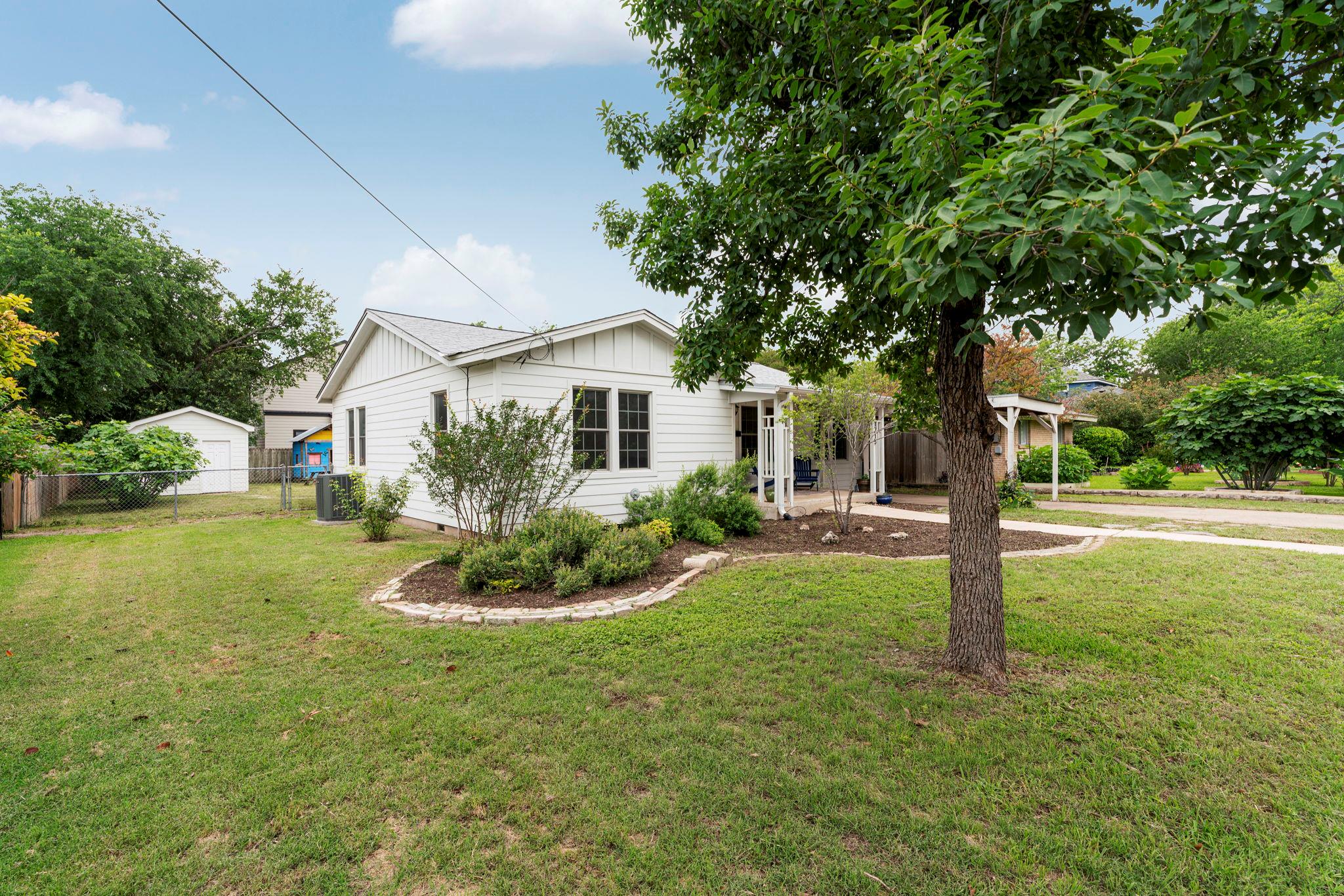 1215 PAYNE Ave — photo 3