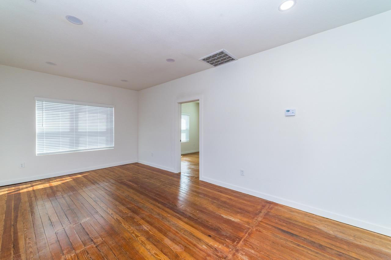 930 Ridgewood CT — photo 4