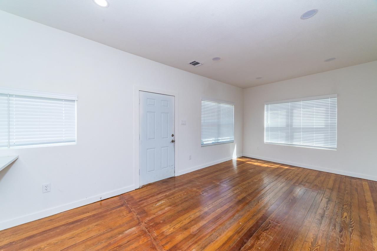 930 Ridgewood CT — photo 5