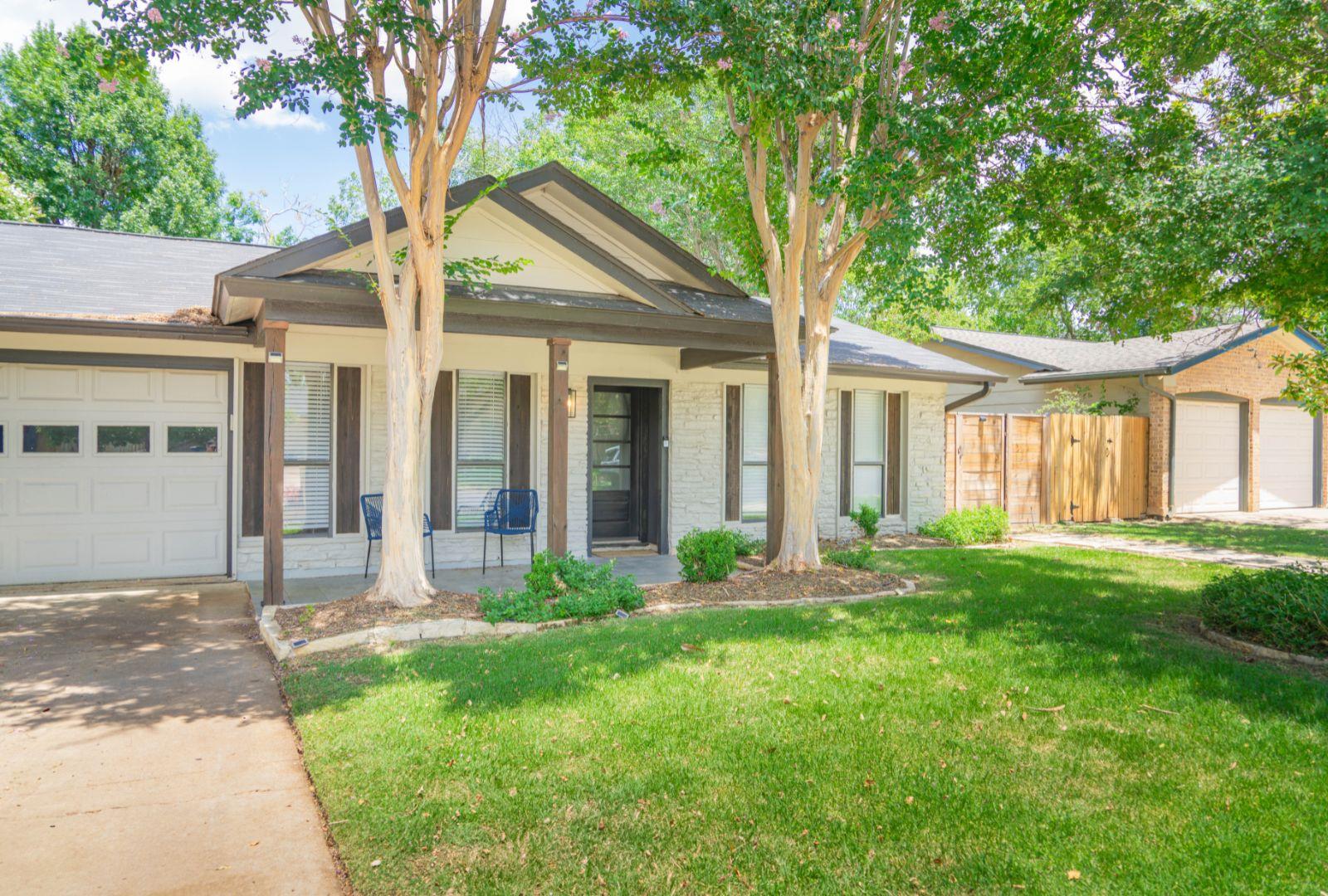 7002 Whispering Oaks DR — photo 3