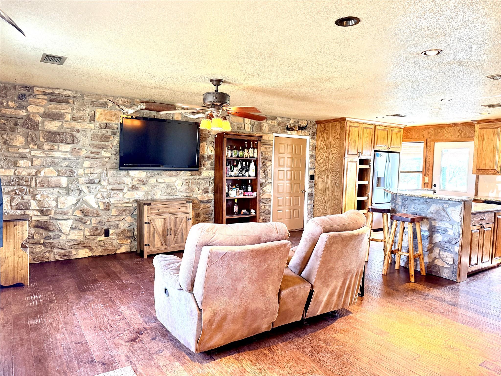 211 Fm 3023 — photo 3