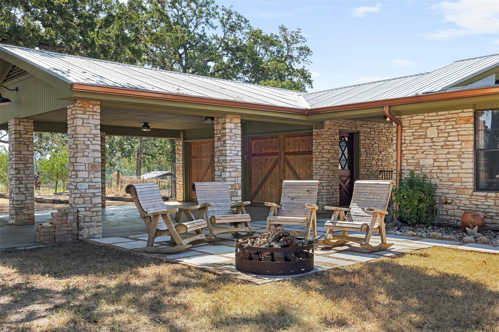1045 Private Road 7005 — photo 3