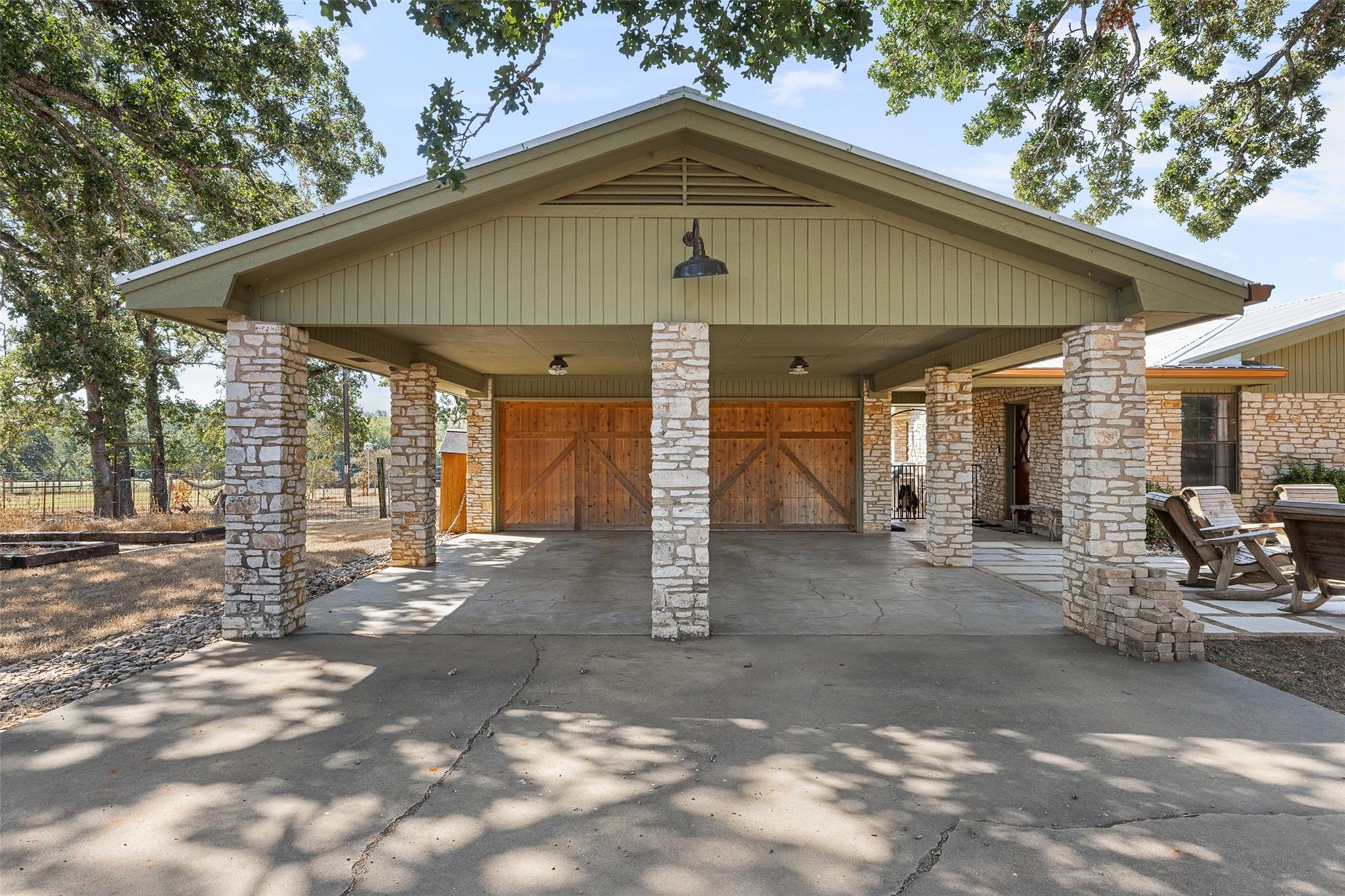 1045 Private Road 7005 — photo 4