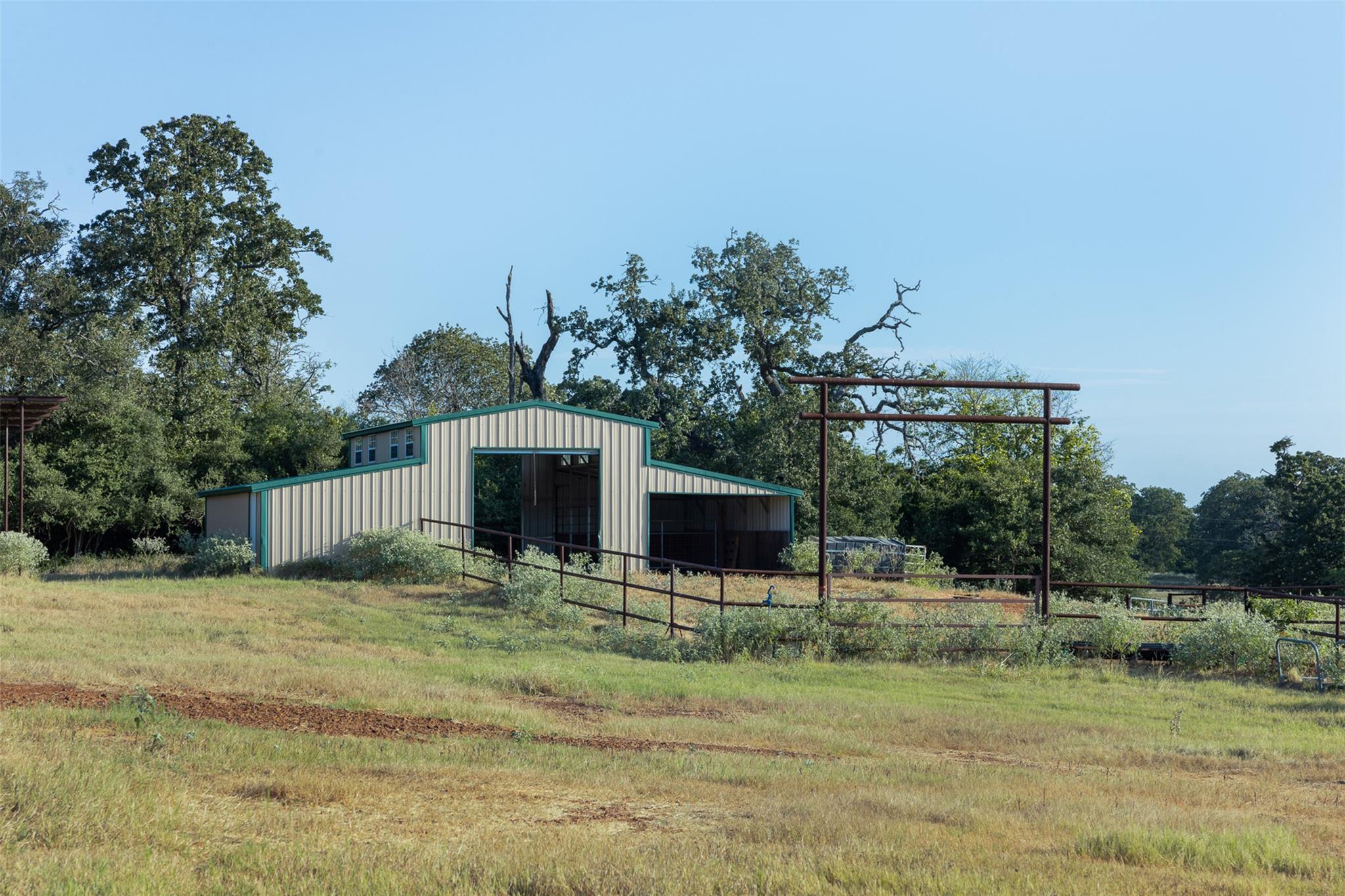 1045 Private Road 7005 — photo 5