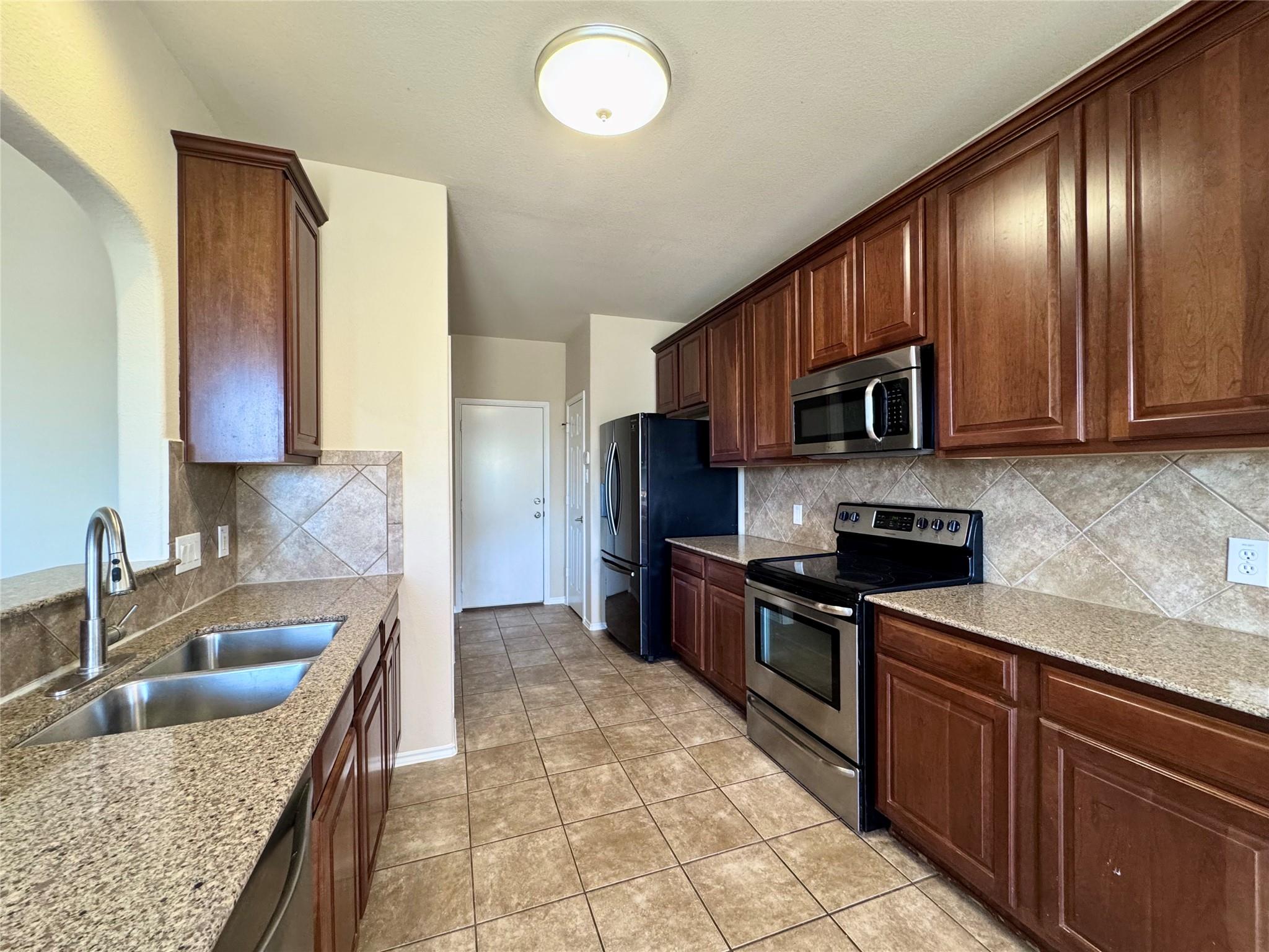 1912 Golden Arrow Ave — photo 5