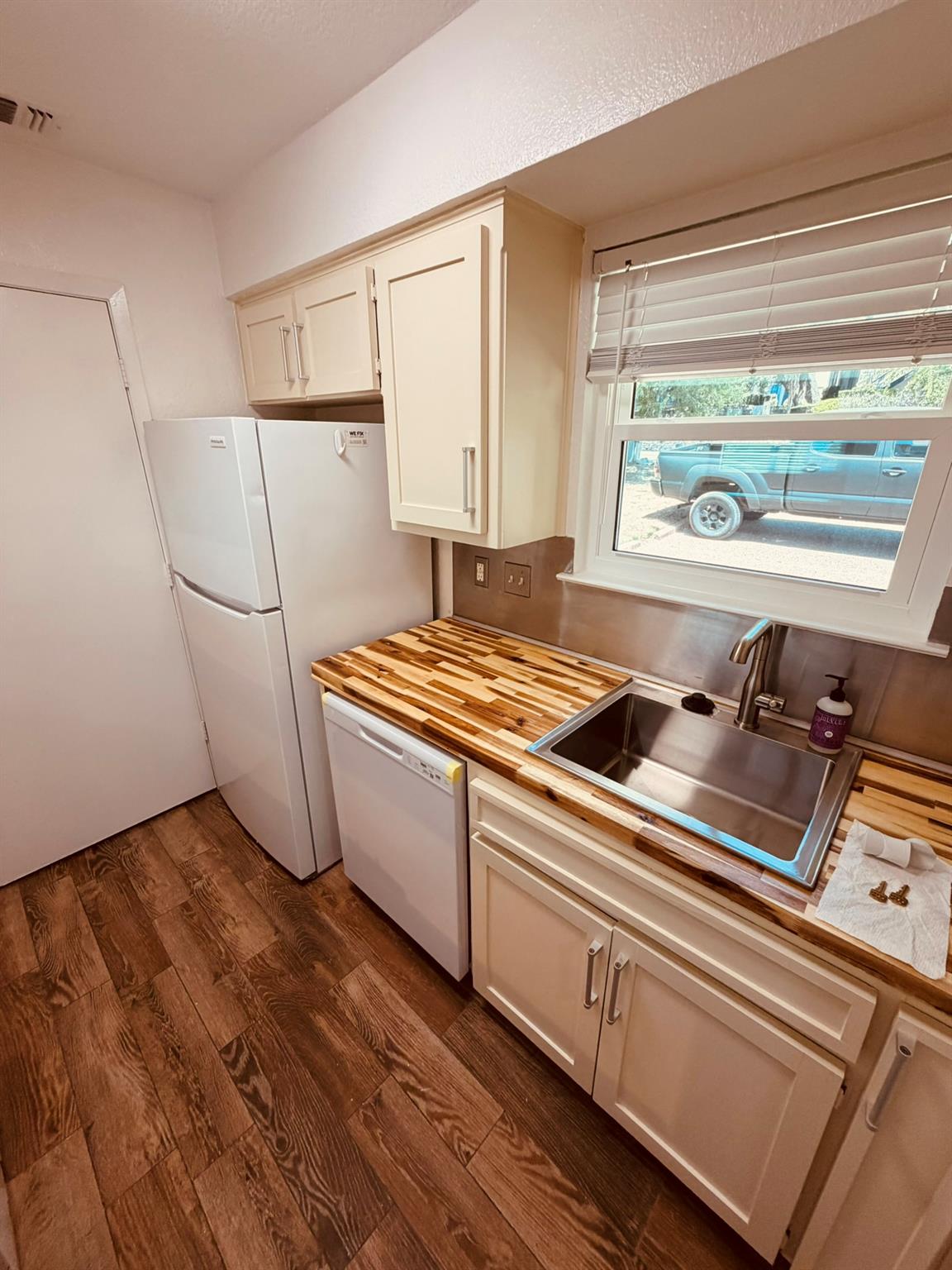 3529 North Hills DR #D — photo 5