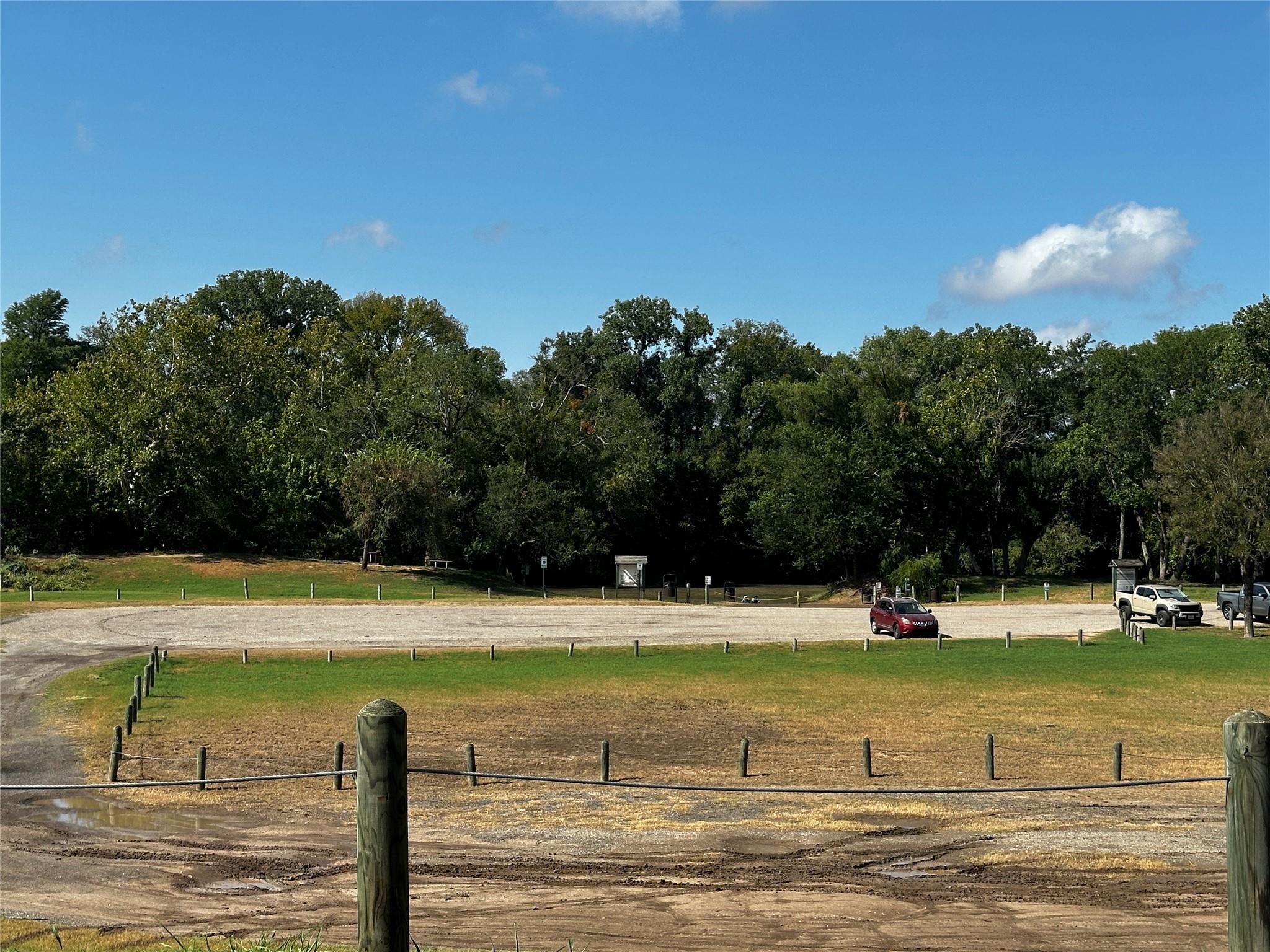 392 Riverside DR — photo 3
