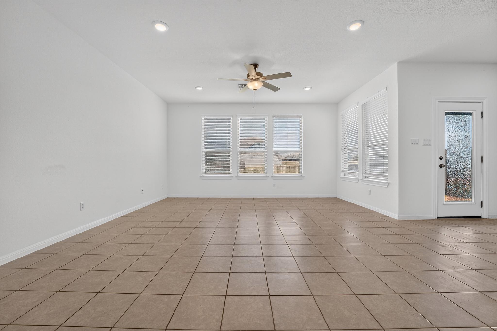 221 Sand Lily LN — photo 4