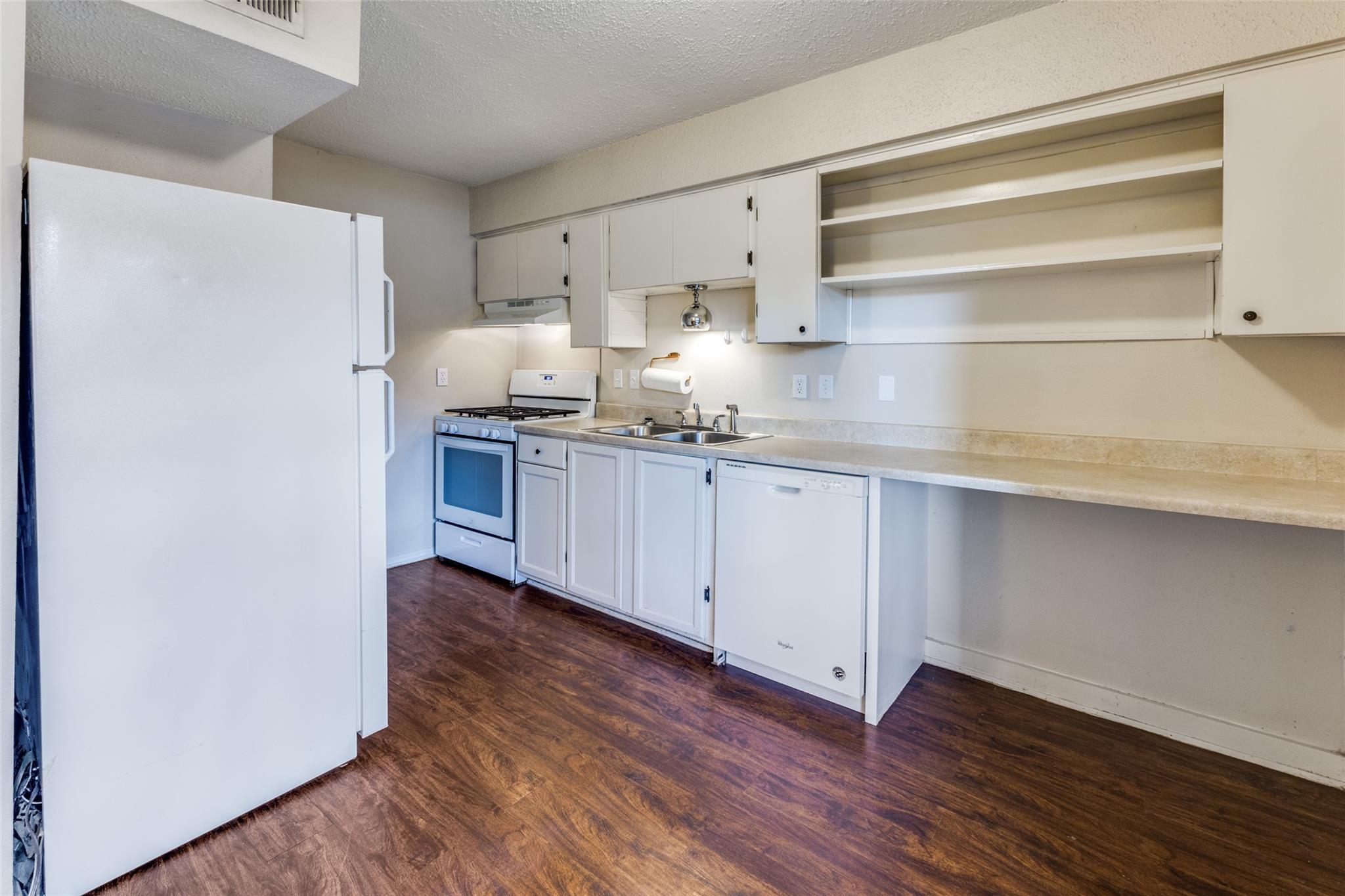 620 1st ST #103 — photo 3
