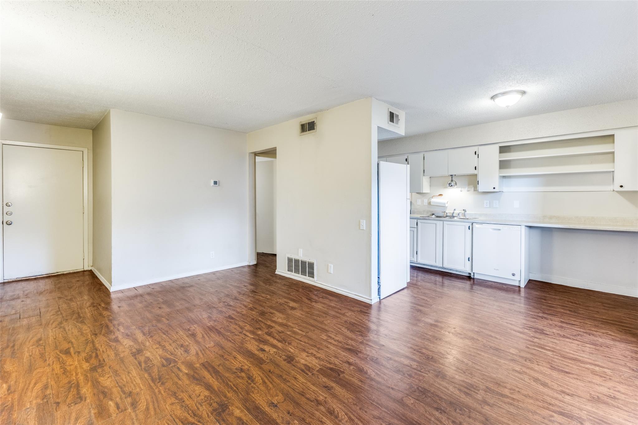620 1st ST #103 — photo 4
