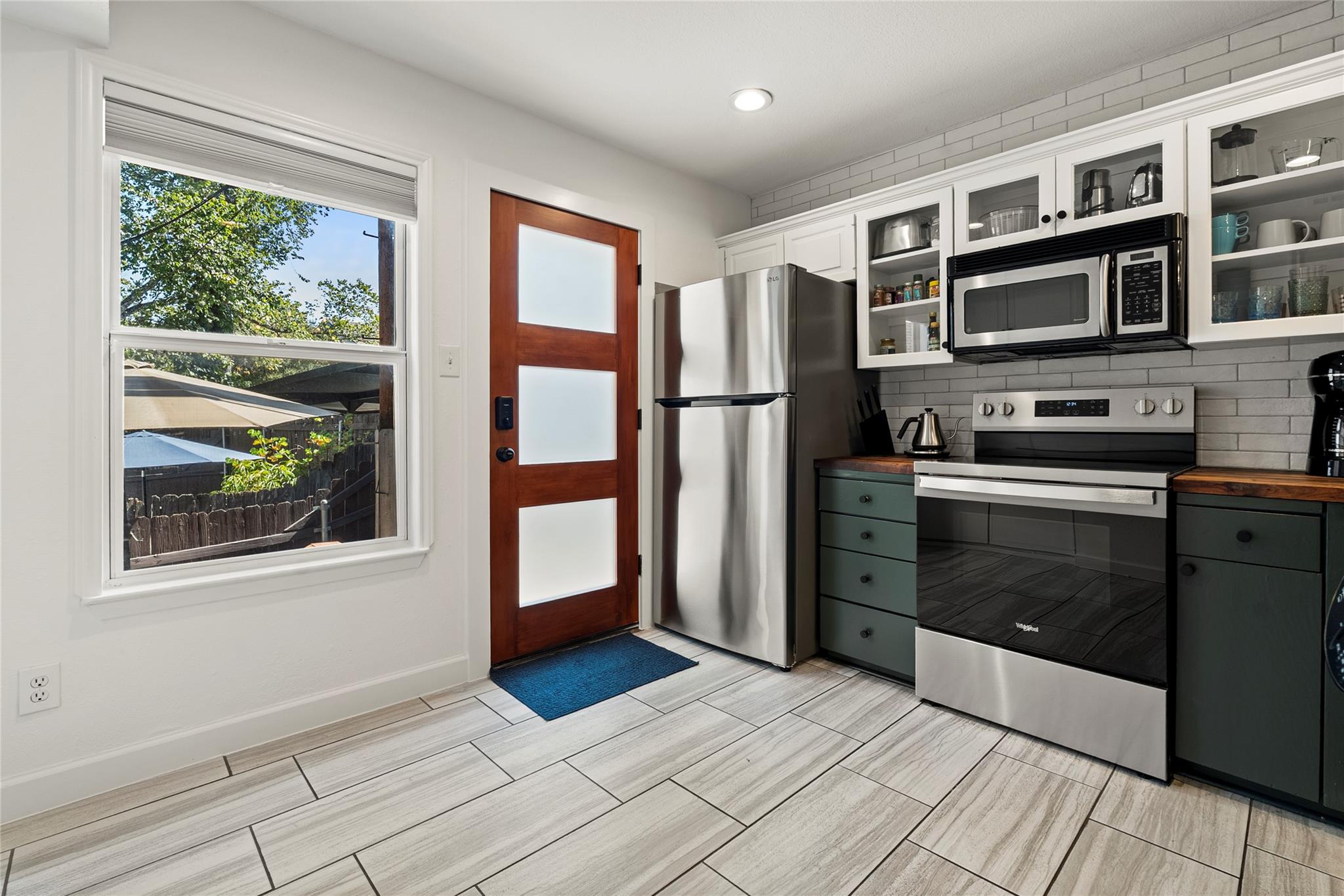 835 Oltorf ST — photo 4