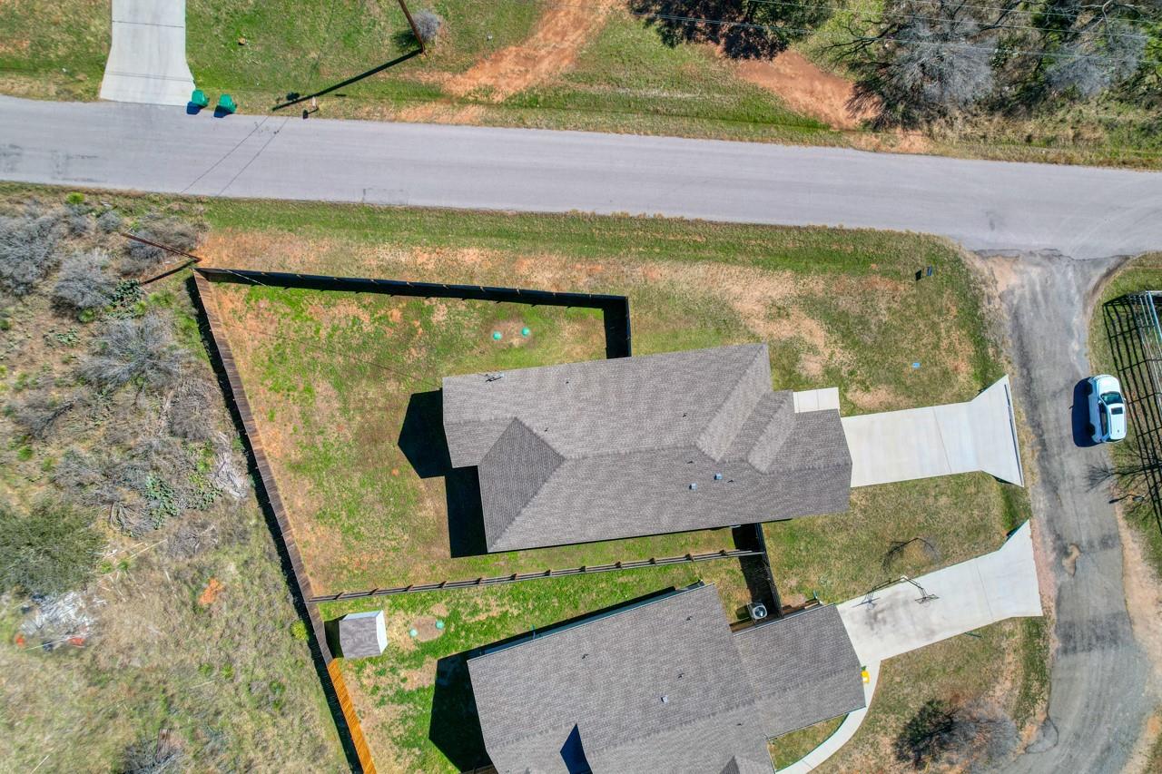 1516 Stonecrests DR — photo 3