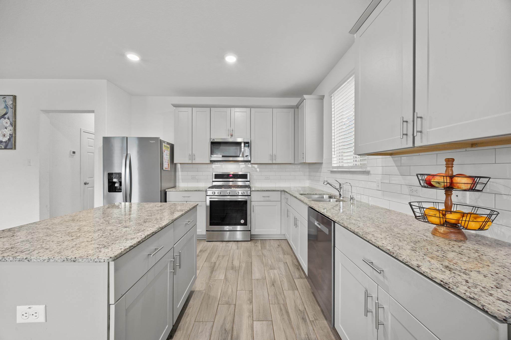 124-A Banyon DR — photo 3